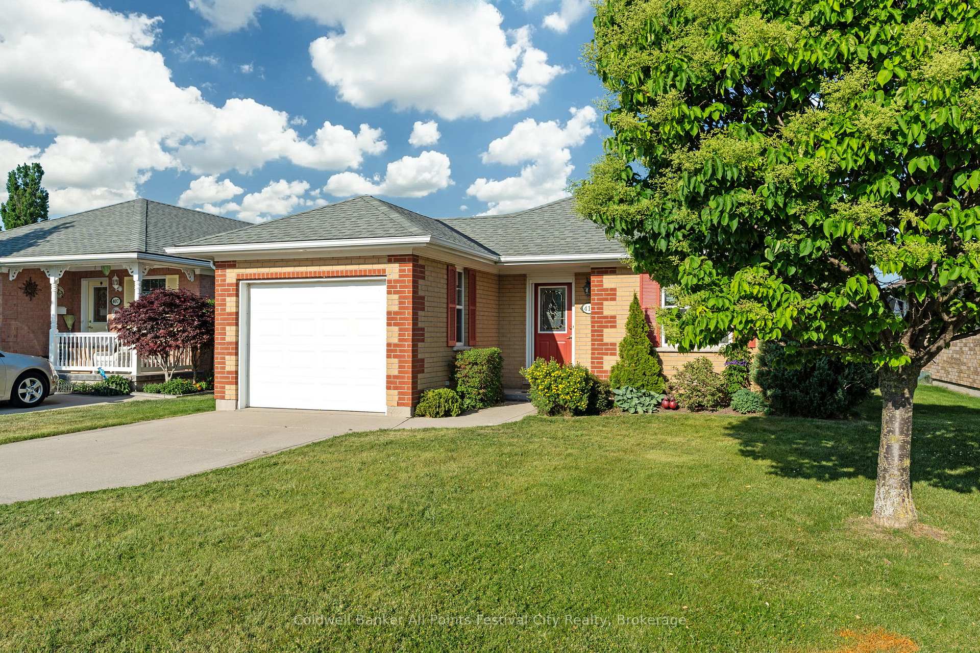 Photo 2 of 411 Warren Street, Goderich, Goderich (Town) — HOMEH