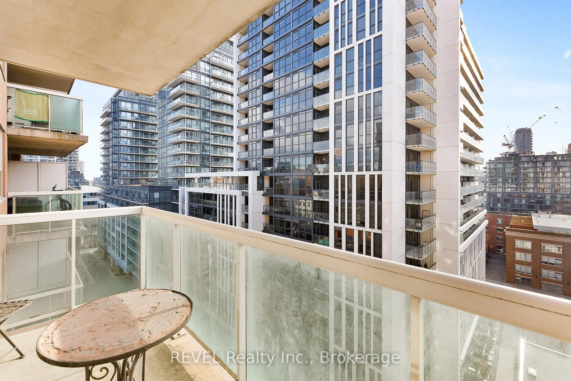 Front of Unit 1110, 323 Richmond Street E