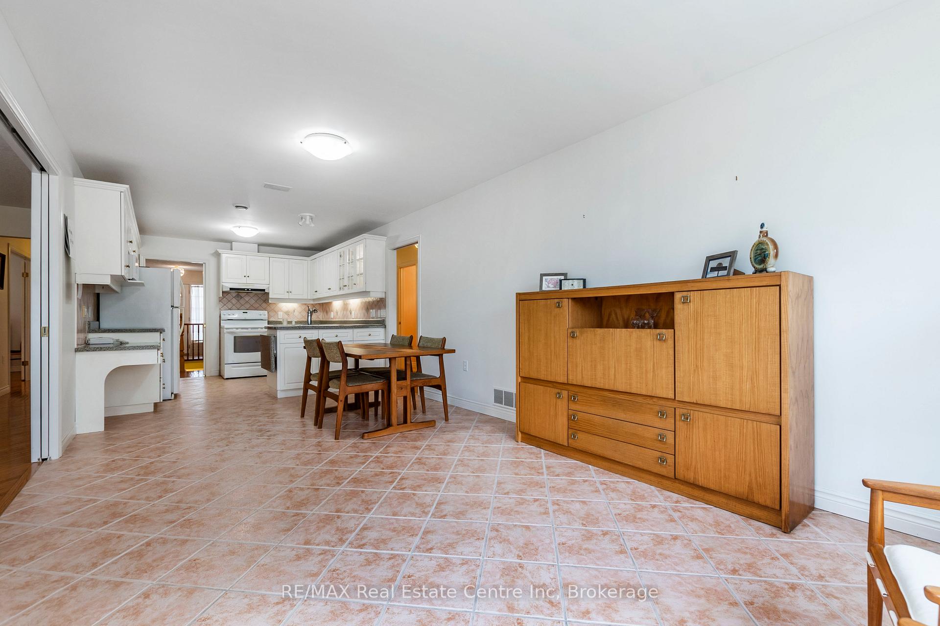 Photo 17 of 82 White Pine Way, Guelph, Village By The Arboretum — HOMEH