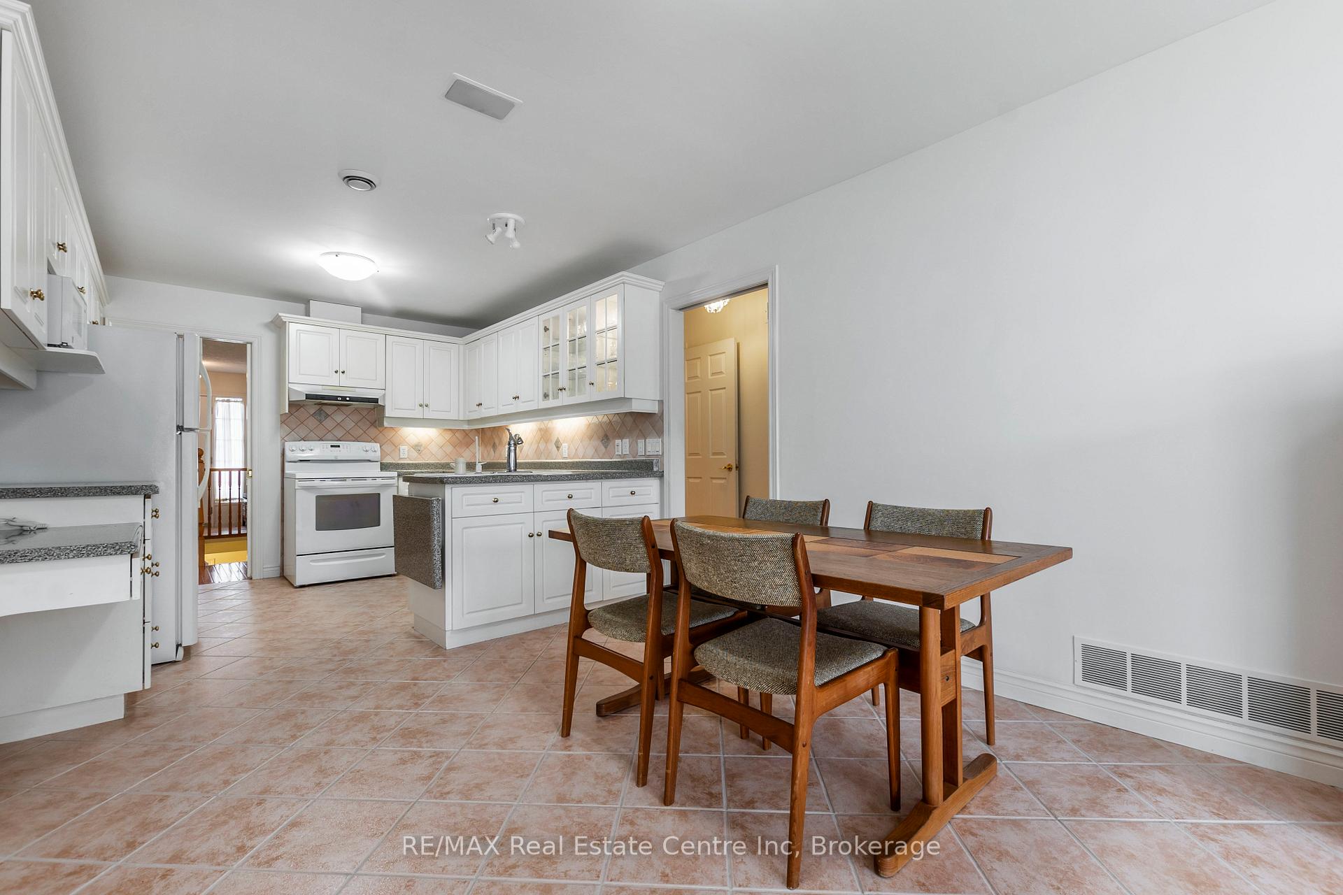 Photo 18 of 82 White Pine Way, Guelph, Village By The Arboretum — HOMEH