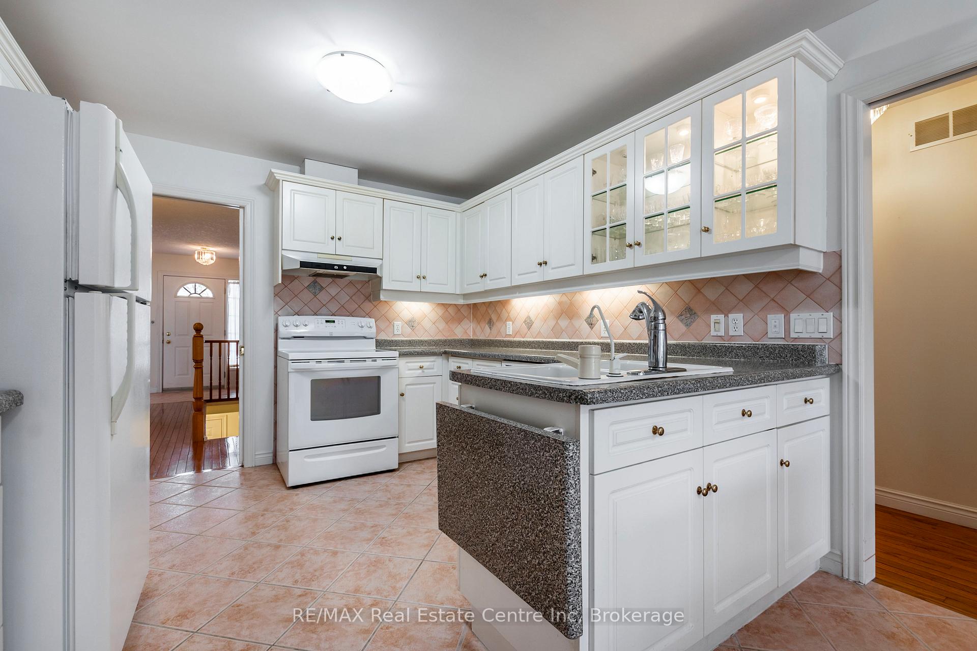 Photo 19 of 82 White Pine Way, Guelph, Village By The Arboretum — HOMEH