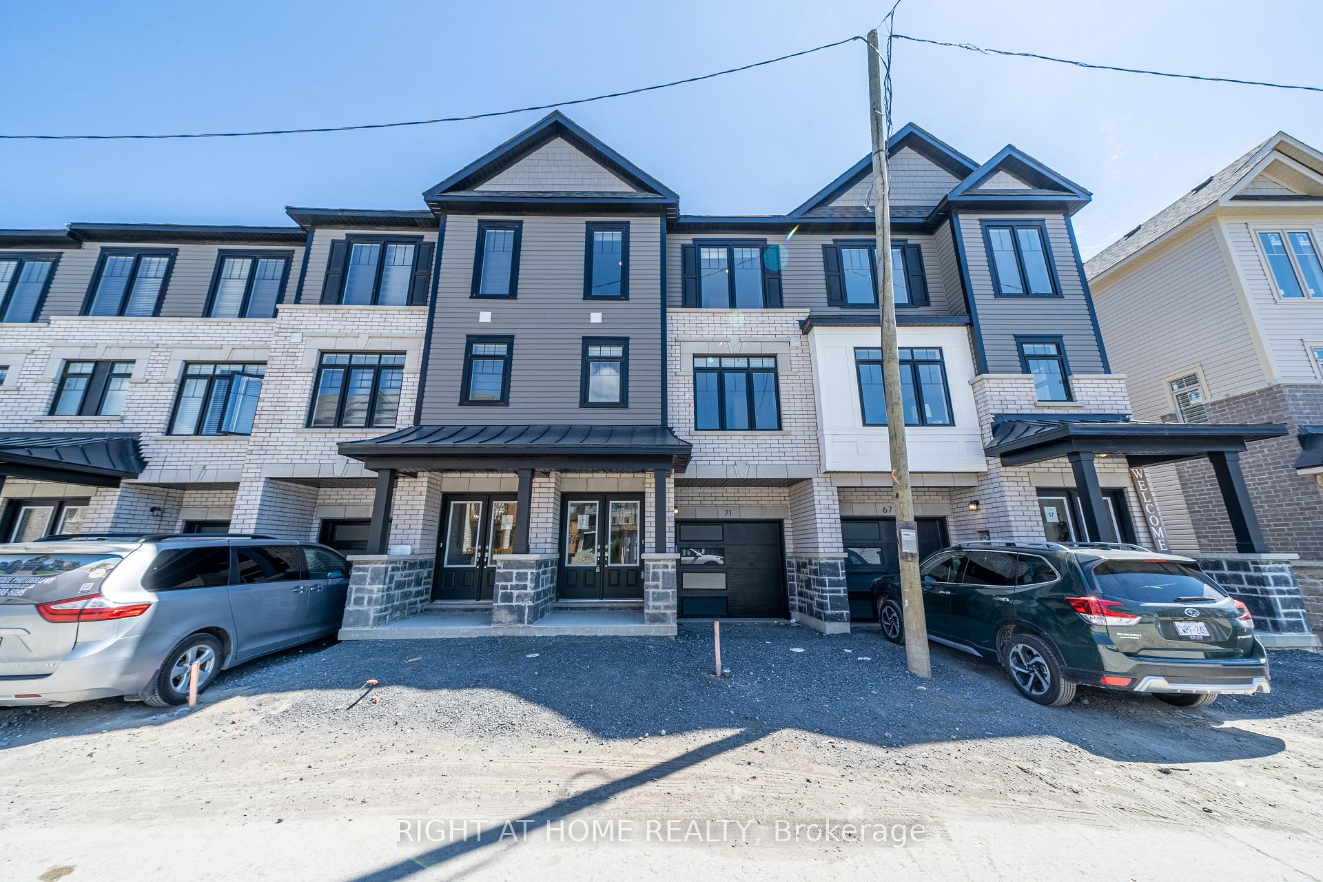 Photo 3 of 71 Bavin Street, Clarington, Bowmanville — HOMEH