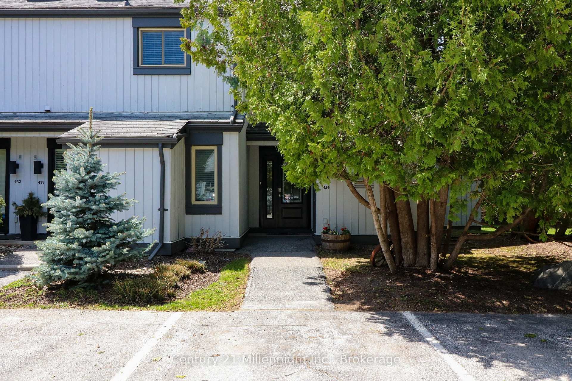 Front of 434 Oxbow Crescent