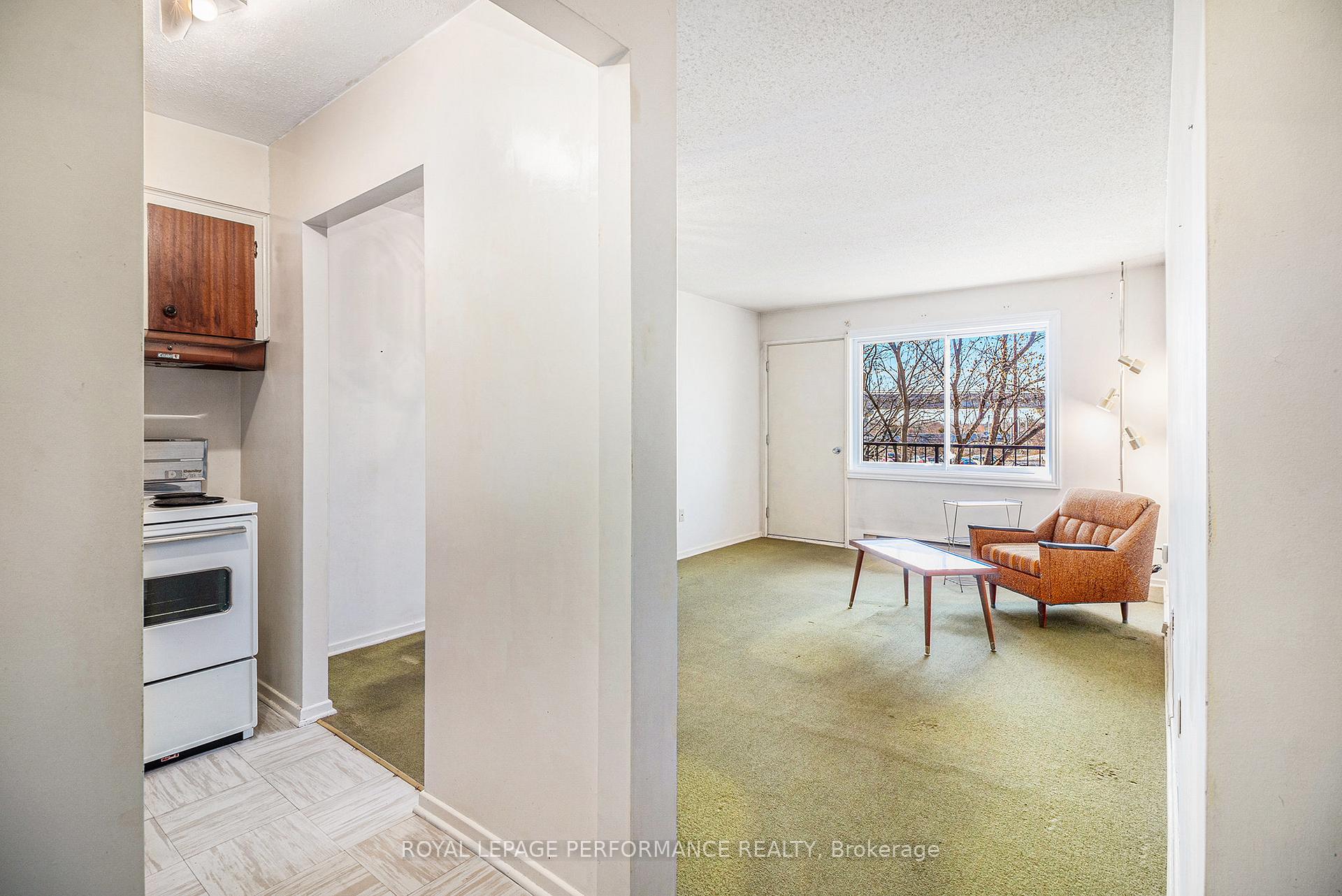 Photo 5 of Unit 204A, 2044 Arrowsmith Drive, Ottawa, Beacon Hill South — HOMEH