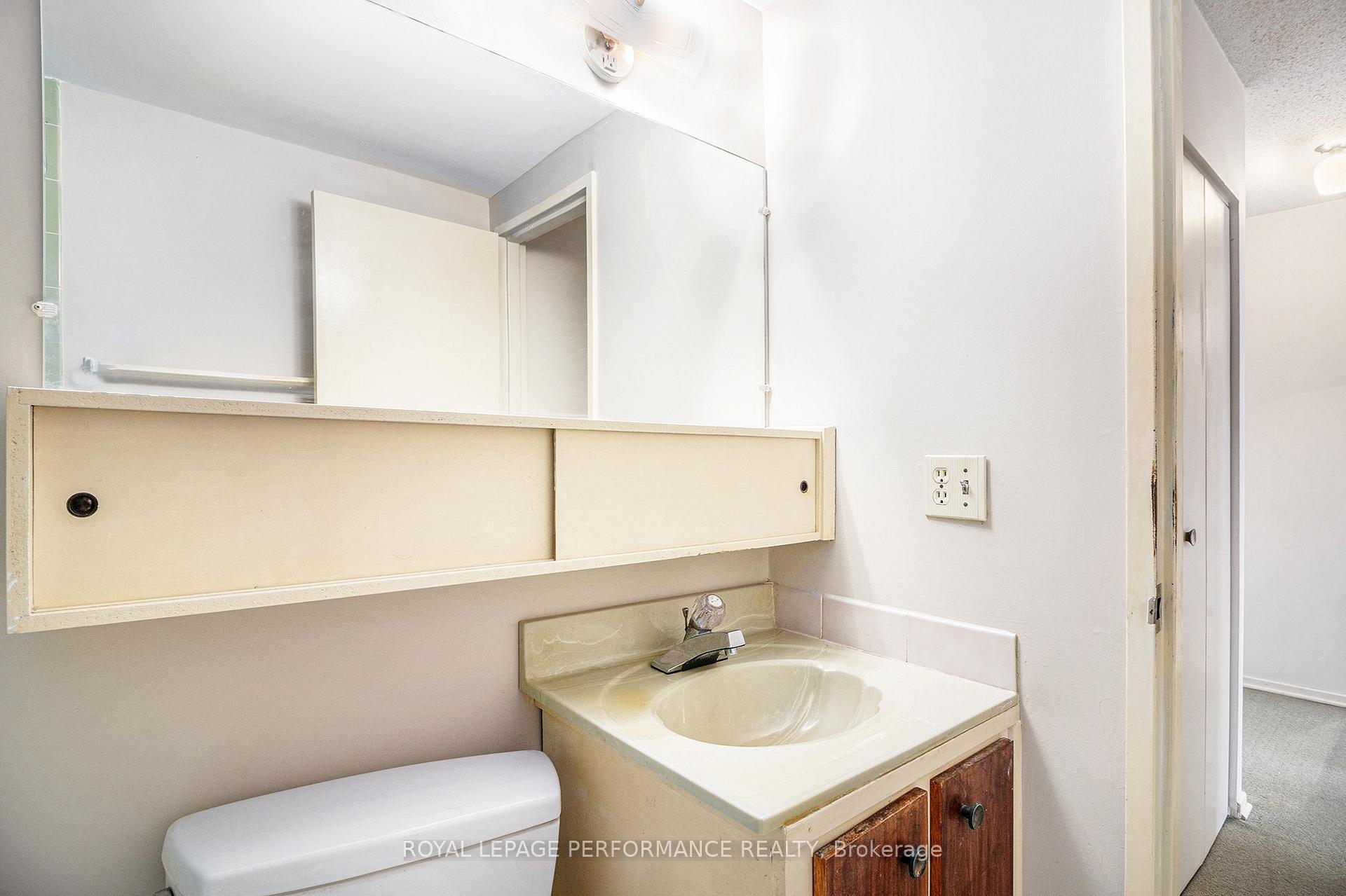 Photo 14 of Unit 204A, 2044 Arrowsmith Drive, Ottawa, Beacon Hill South — HOMEH