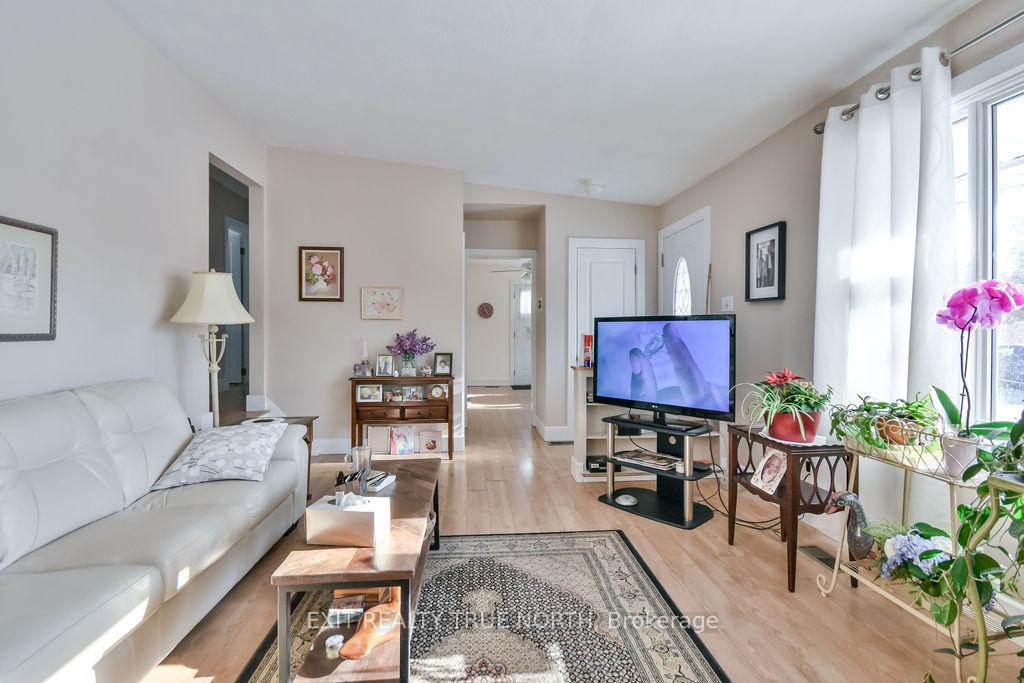Photo 4 of 50 Marion Crescent, Barrie, City Centre — HOMEH