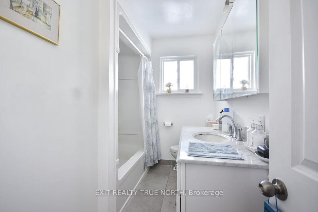 Photo 16 of 50 Marion Crescent, Barrie, City Centre — HOMEH