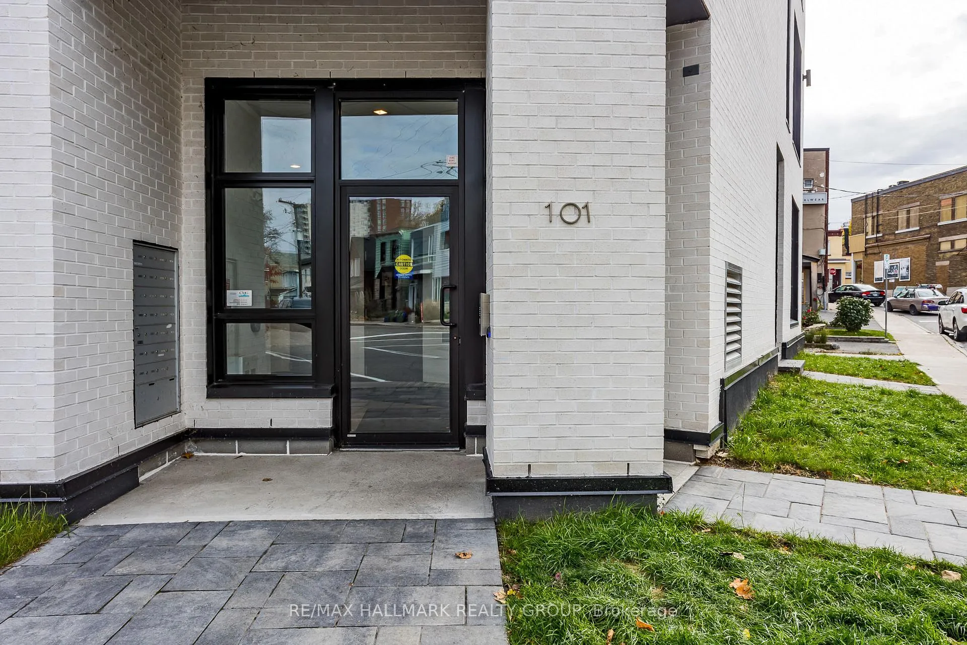 Photo 3 of Unit 404, 101 Pinhey Street N, Ottawa, Hintonburg — HOMEH