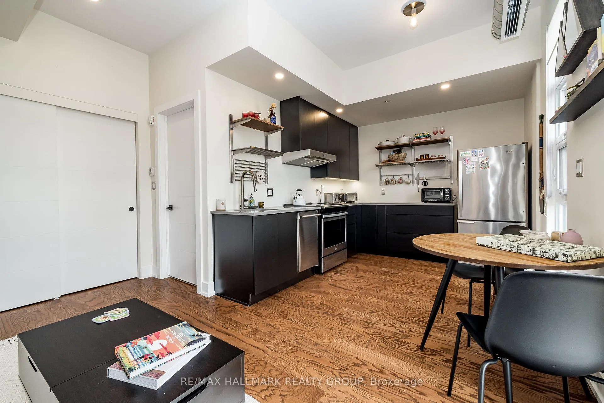 Photo 11 of Unit 404, 101 Pinhey Street N, Ottawa, Hintonburg — HOMEH