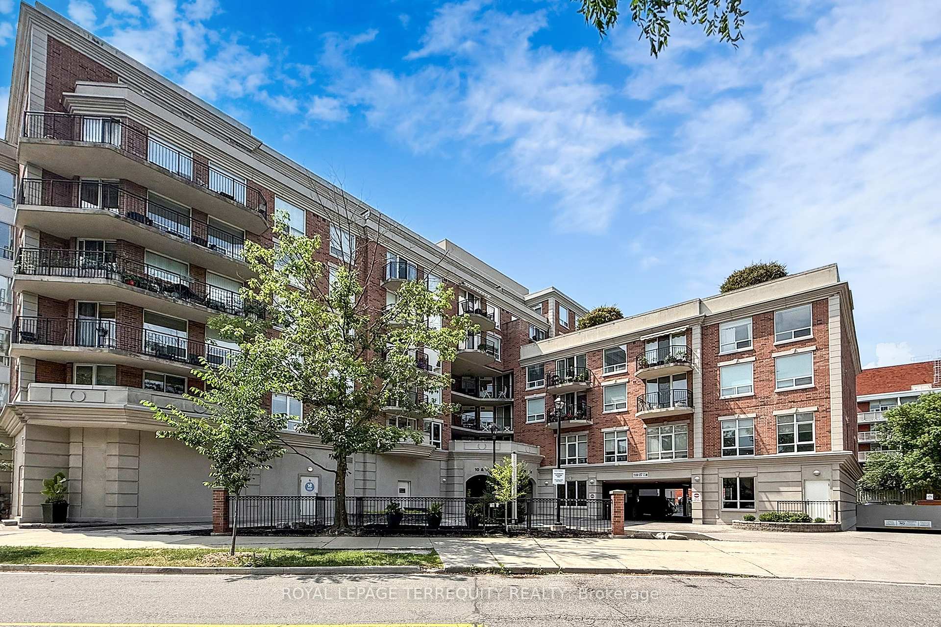 Photo 2 of Unit 505, 18 Wanless Avenue, Toronto, Lawrence Park North — HOMEH