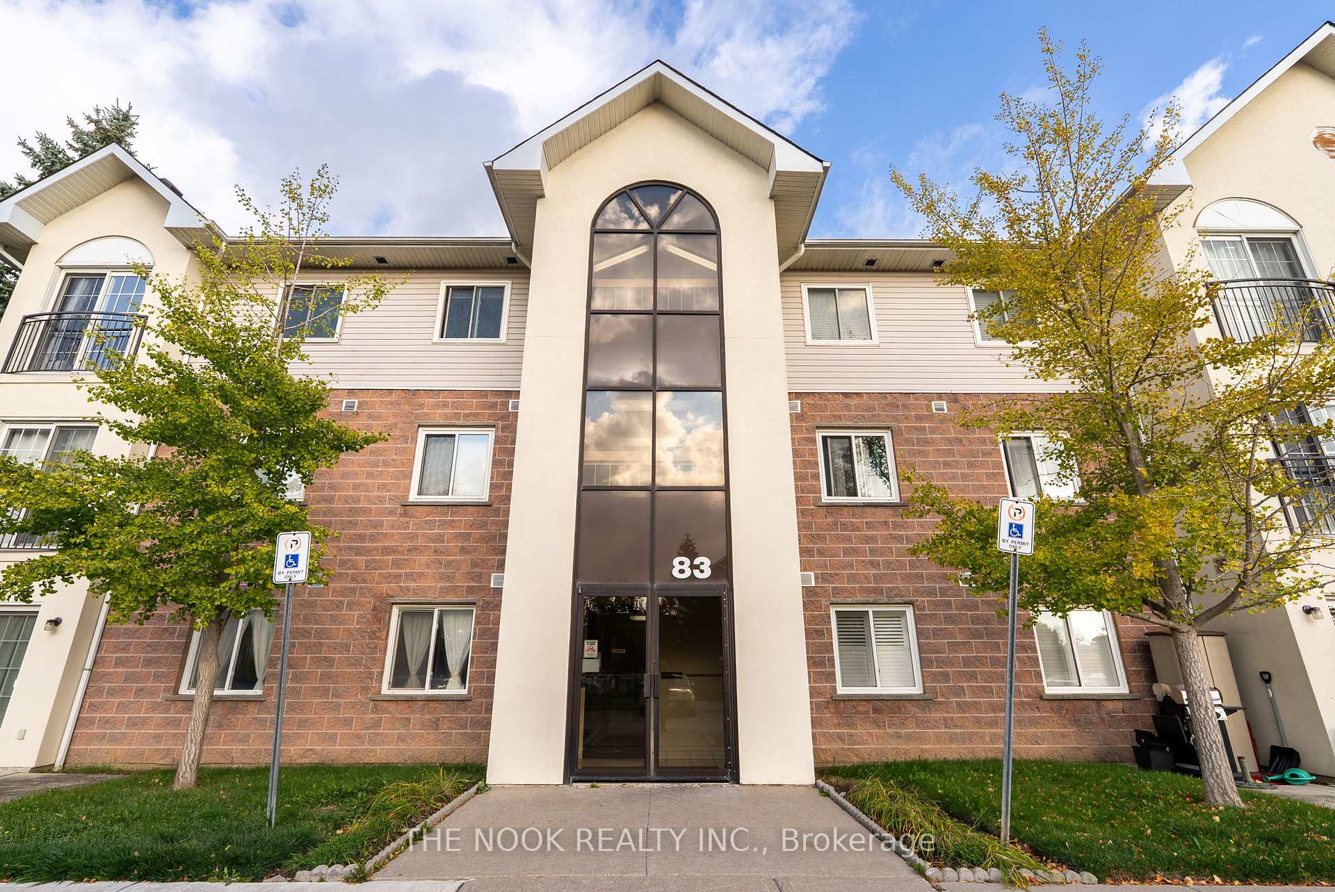 Photo 2 of Unit 104, 83 Aspen Springs Drive, Clarington, Bowmanville — HOMEH