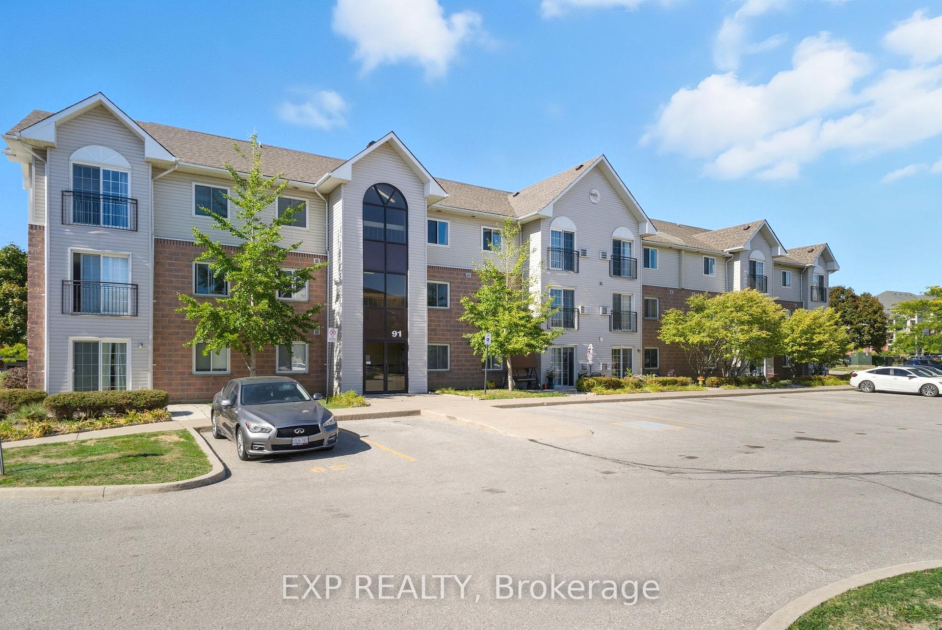 Photo 2 of Unit 202, 91 Aspen Springs Drive, Clarington, Bowmanville — HOMEH