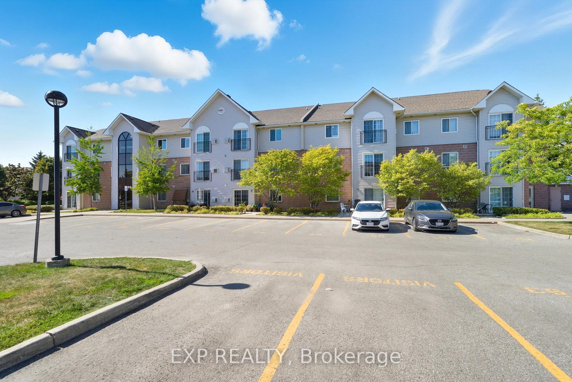 Photo 3 of Unit 202, 91 Aspen Springs Drive, Clarington, Bowmanville — HOMEH