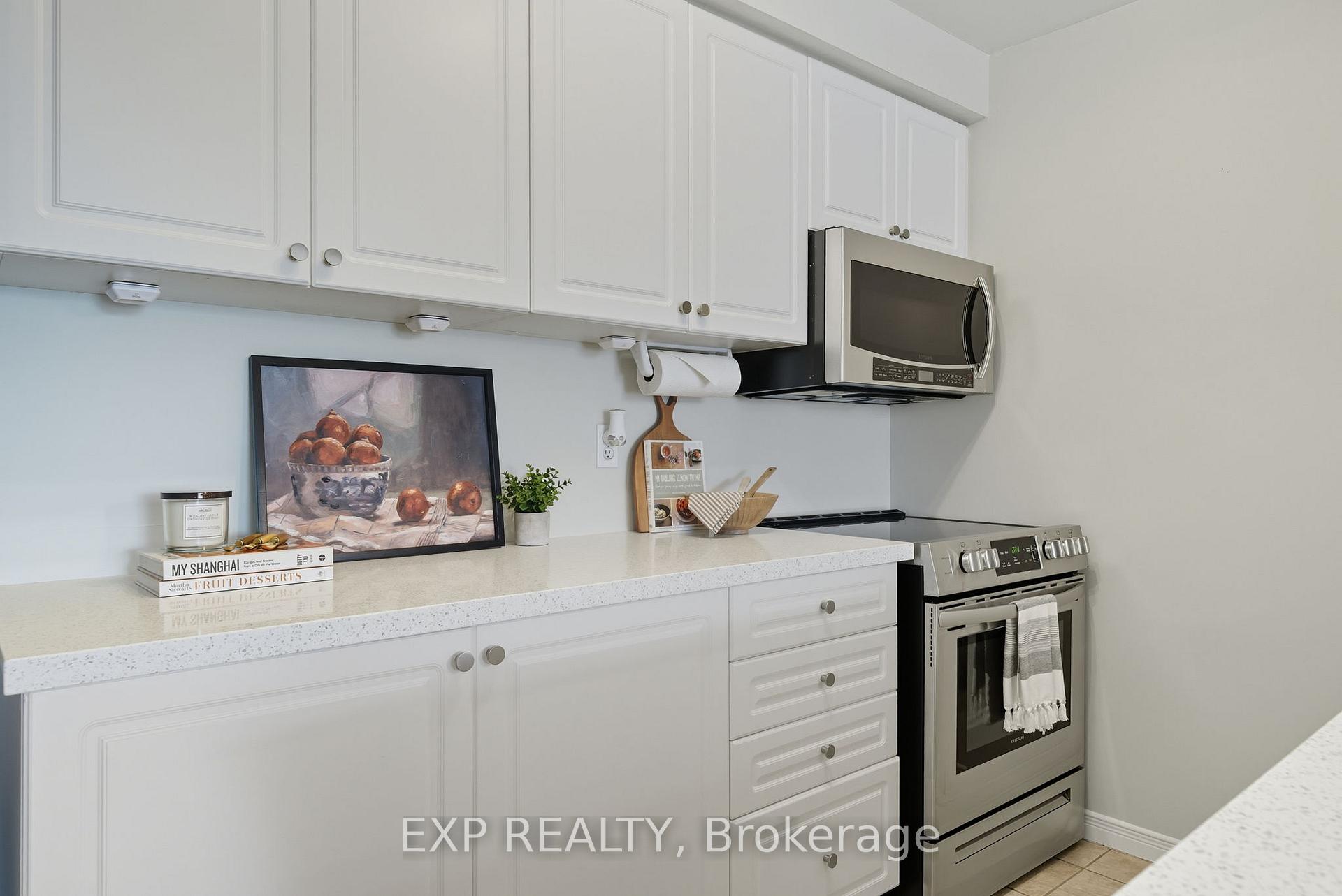 Photo 7 of Unit 202, 91 Aspen Springs Drive, Clarington, Bowmanville — HOMEH