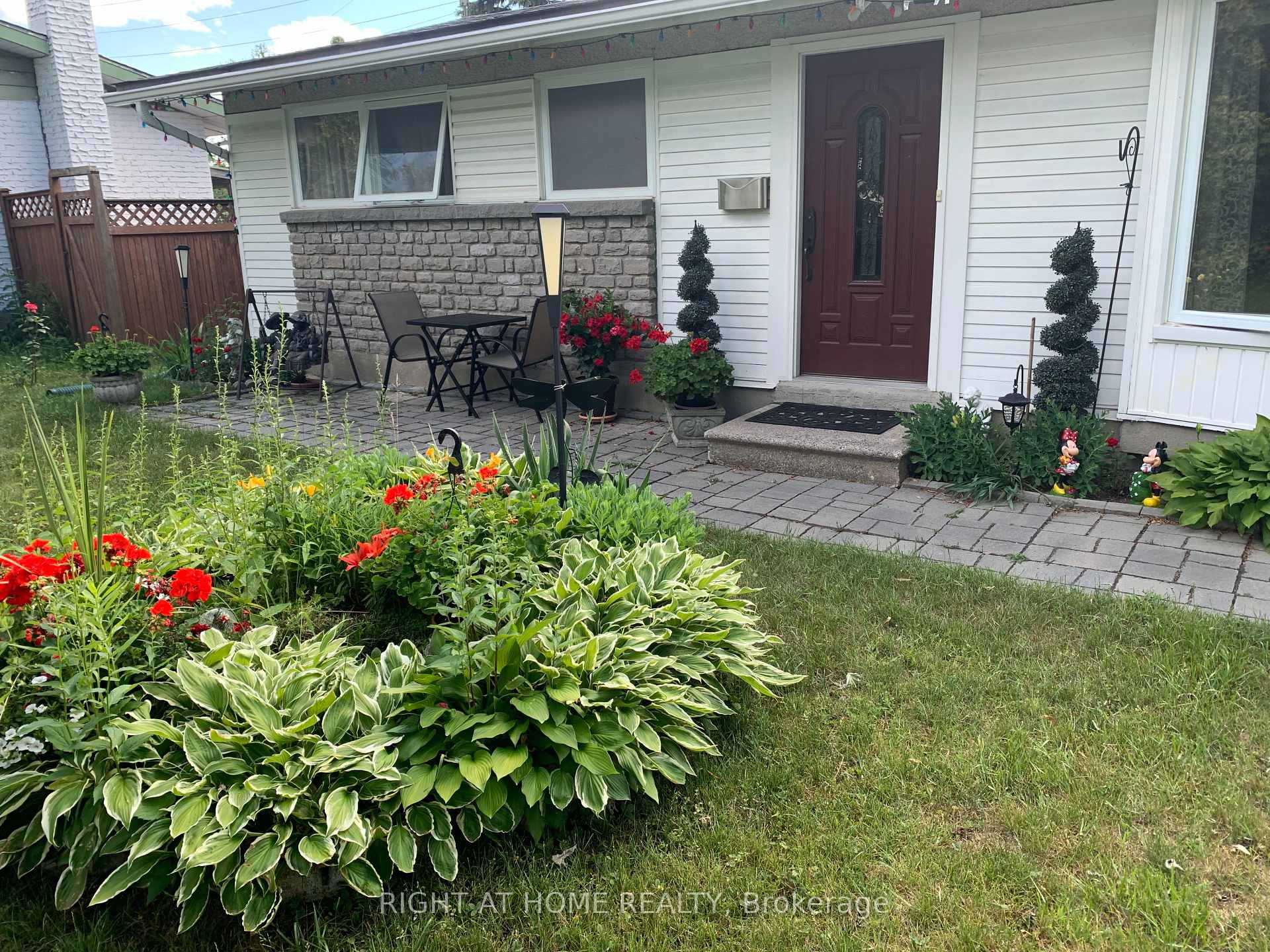 Photo 4 of 42 Cleadon Drive, Ottawa, Crystal Beach — HOMEH
