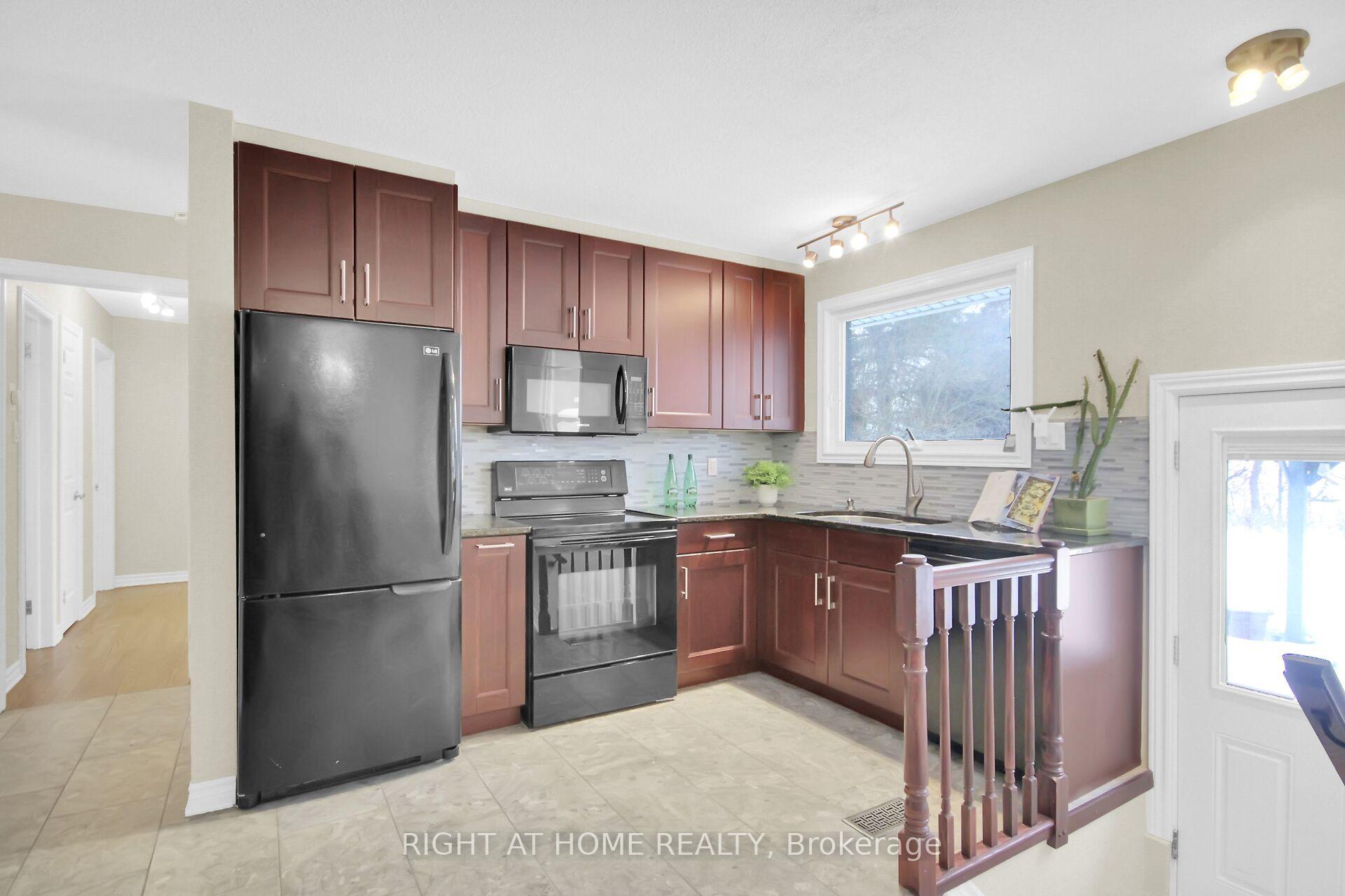 Photo 14 of 42 Cleadon Drive, Ottawa, Crystal Beach — HOMEH