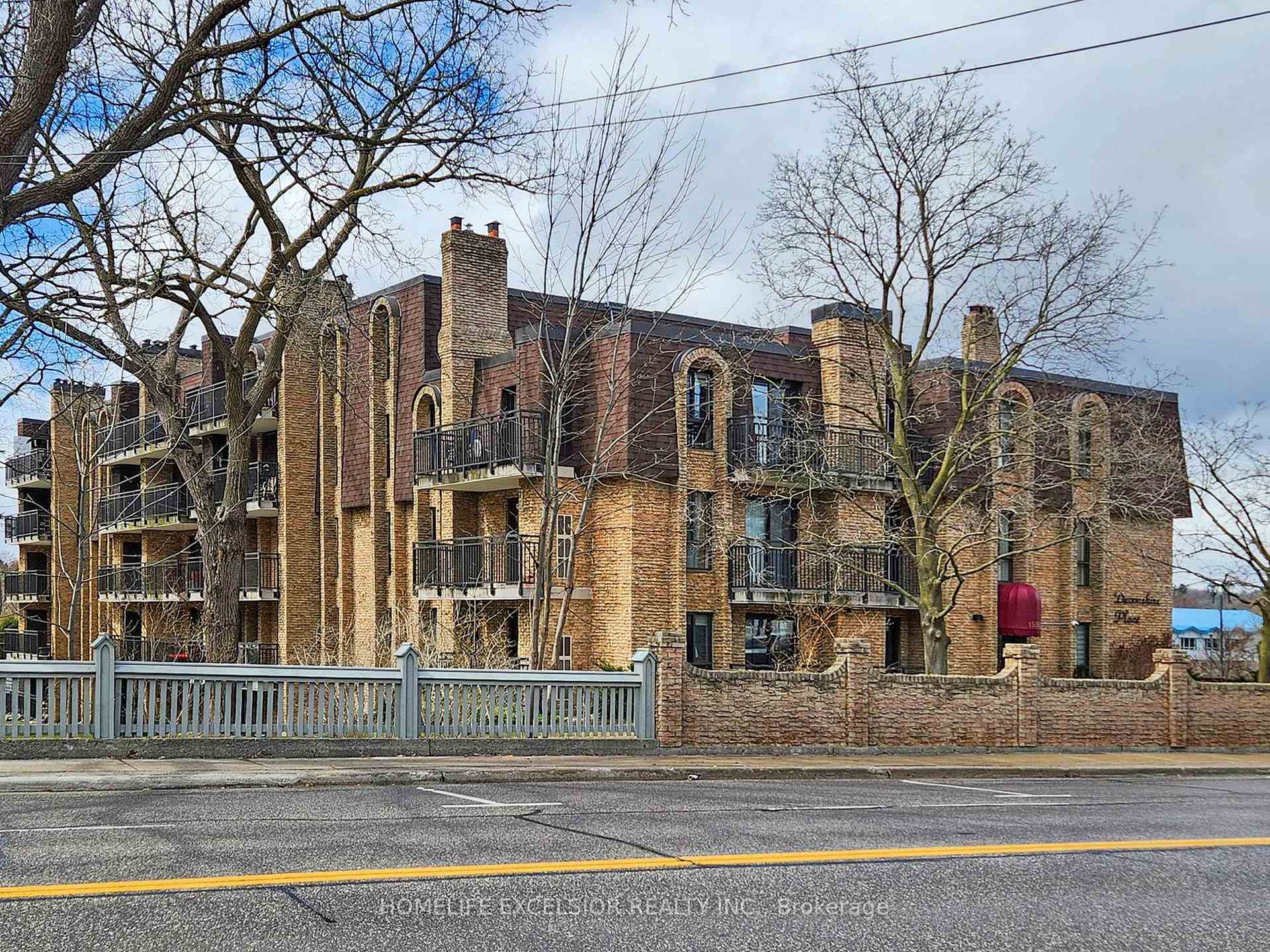 Front of Unit 203, 15390 Yonge Street