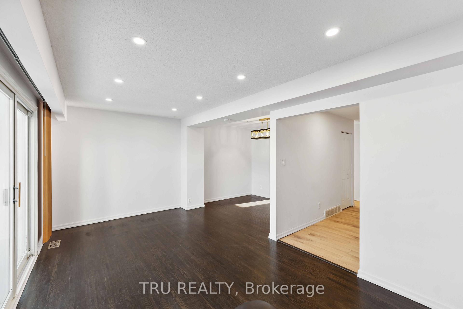 Photo 4 of 85 Hadley Circle, Ottawa, Bells Corners — HOMEH