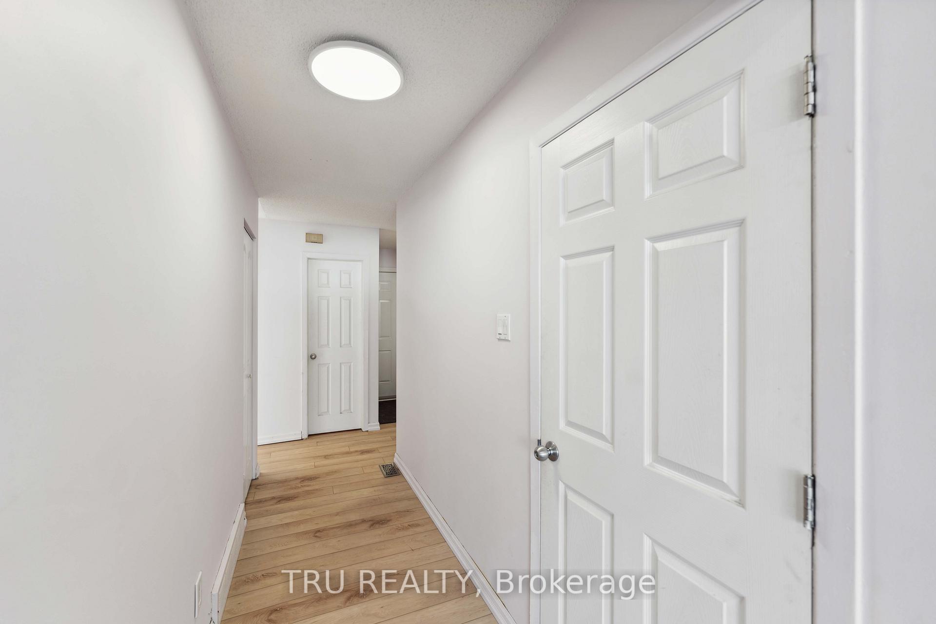 Photo 5 of 85 Hadley Circle, Ottawa, Bells Corners — HOMEH