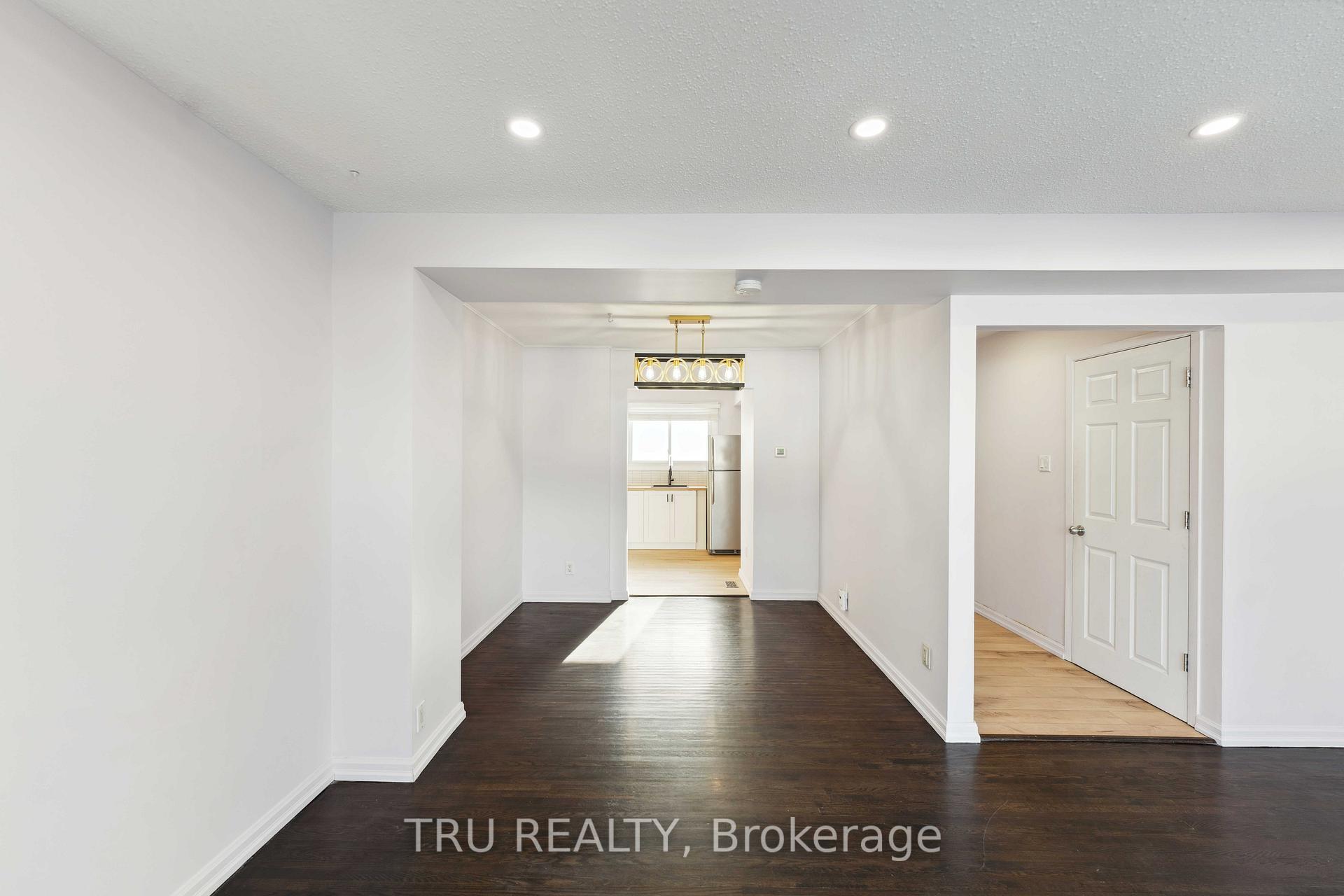 Photo 6 of 85 Hadley Circle, Ottawa, Bells Corners — HOMEH
