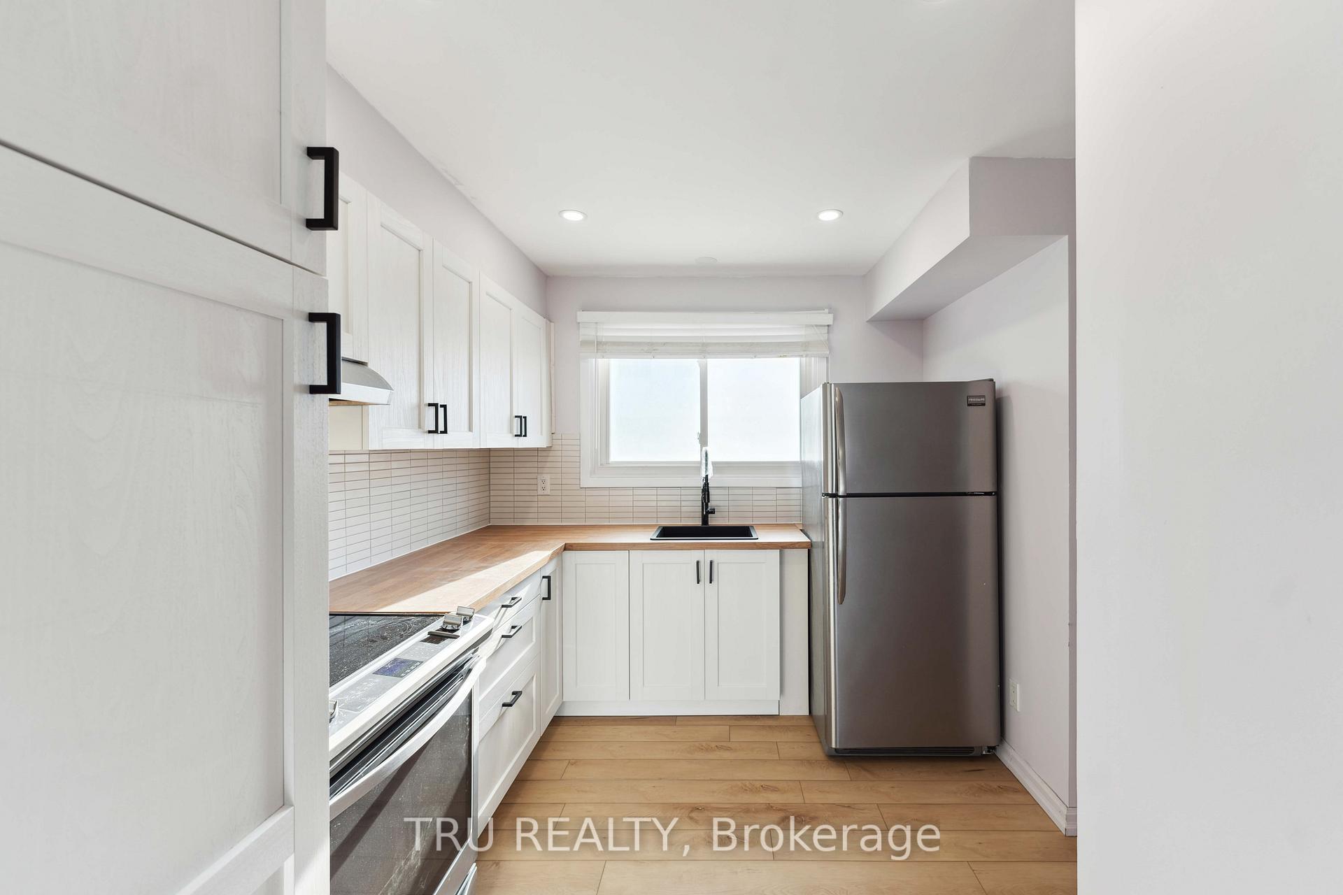 Photo 7 of 85 Hadley Circle, Ottawa, Bells Corners — HOMEH