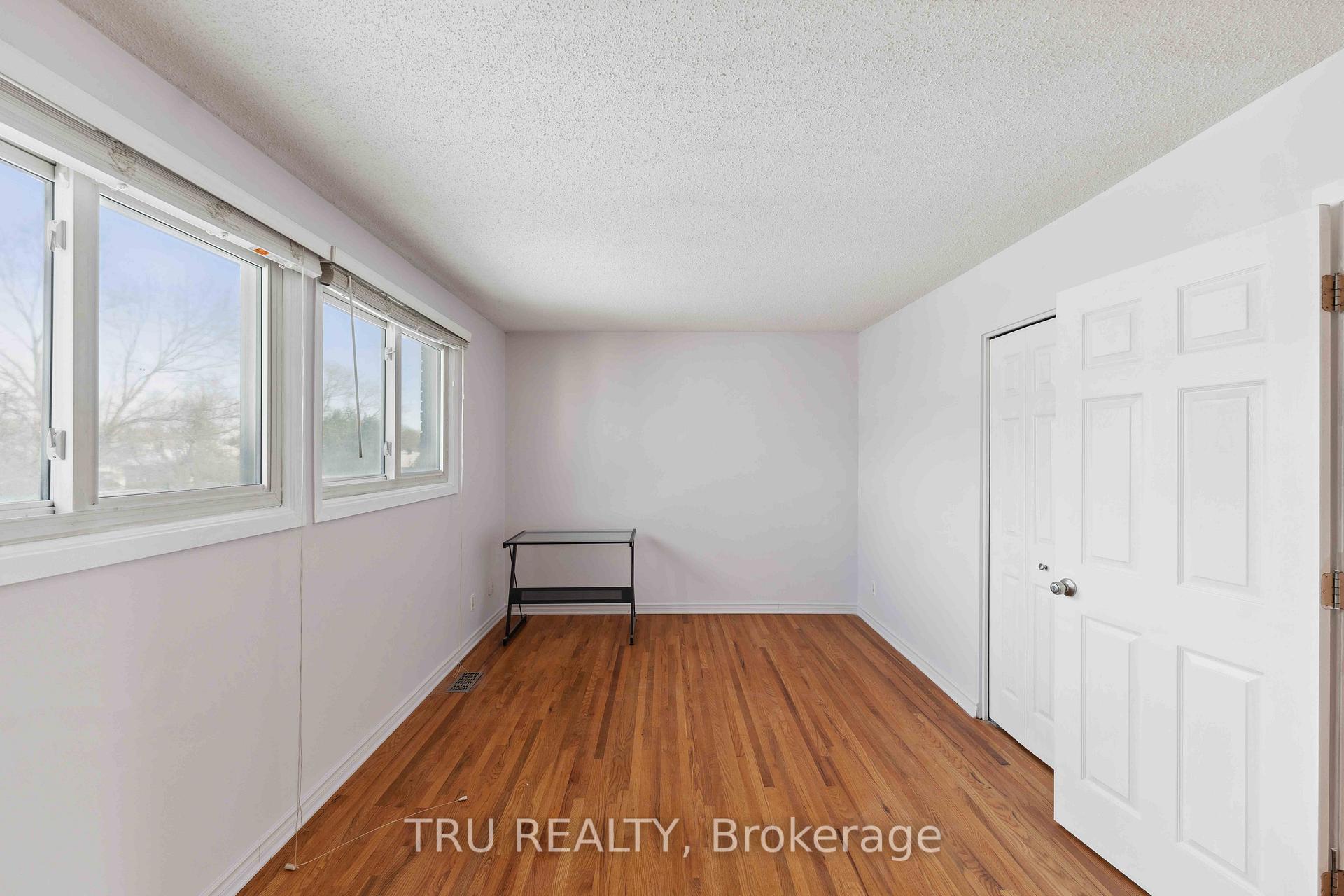 Photo 12 of 85 Hadley Circle, Ottawa, Bells Corners — HOMEH
