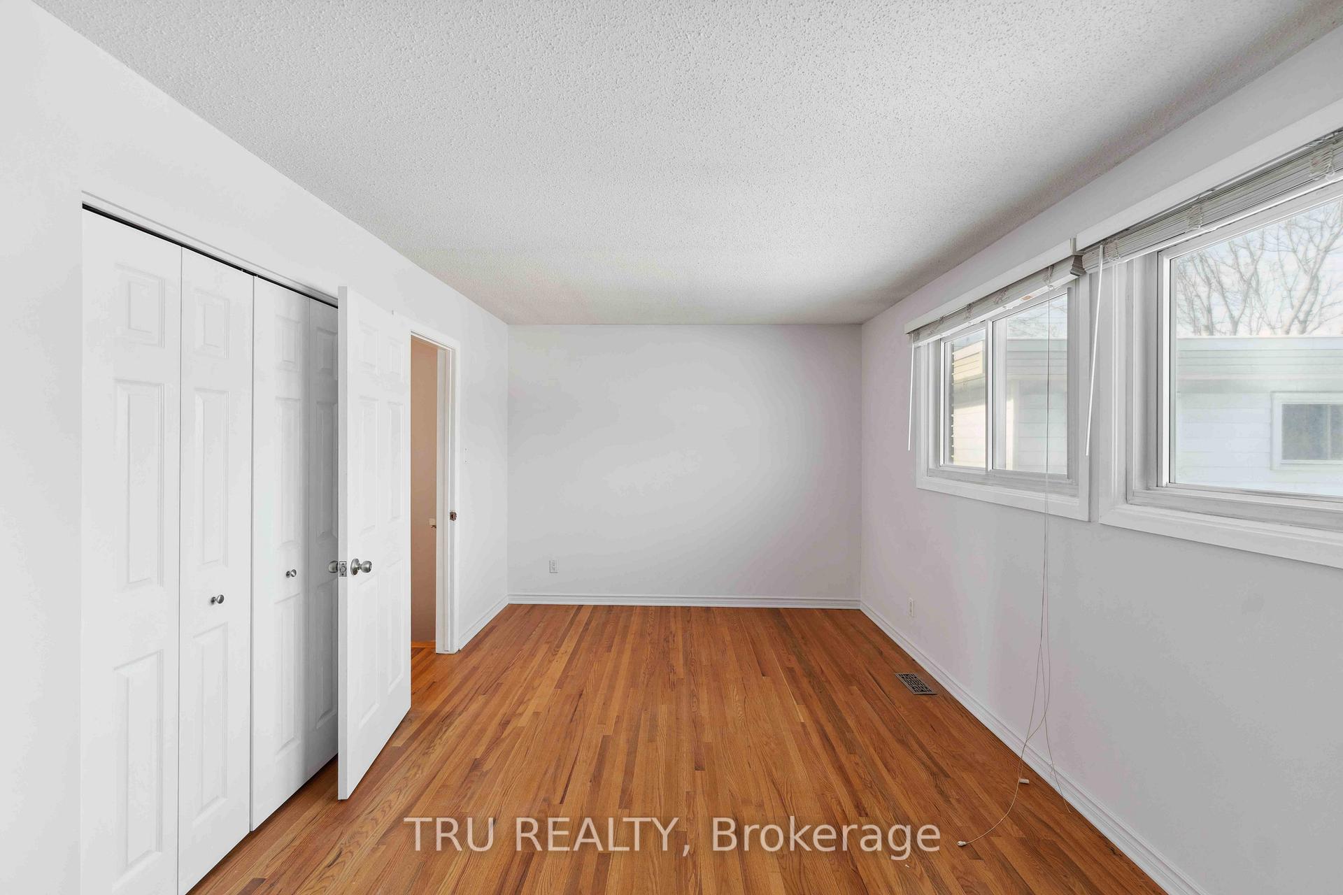Photo 13 of 85 Hadley Circle, Ottawa, Bells Corners — HOMEH