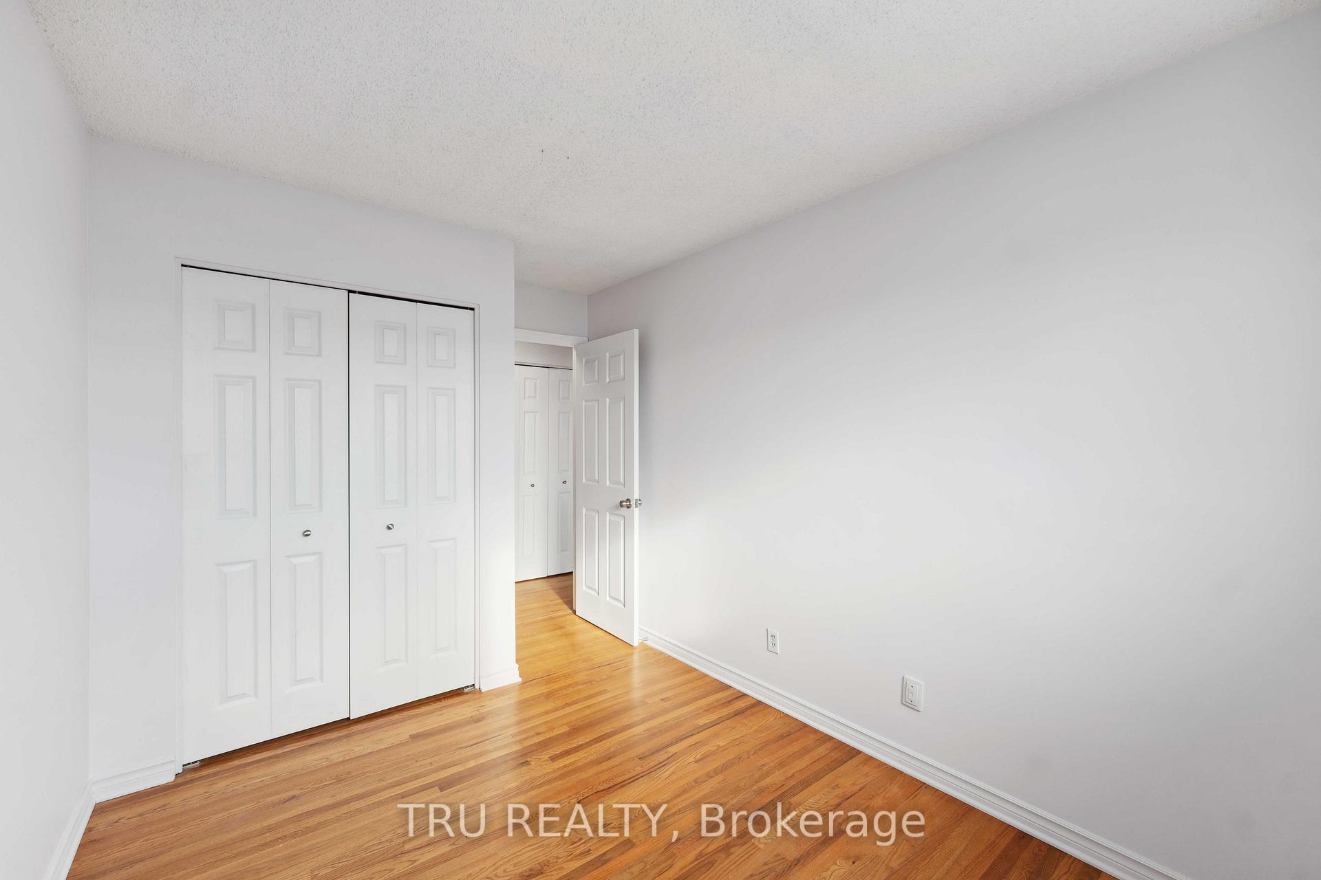 Photo 14 of 85 Hadley Circle, Ottawa, Bells Corners — HOMEH