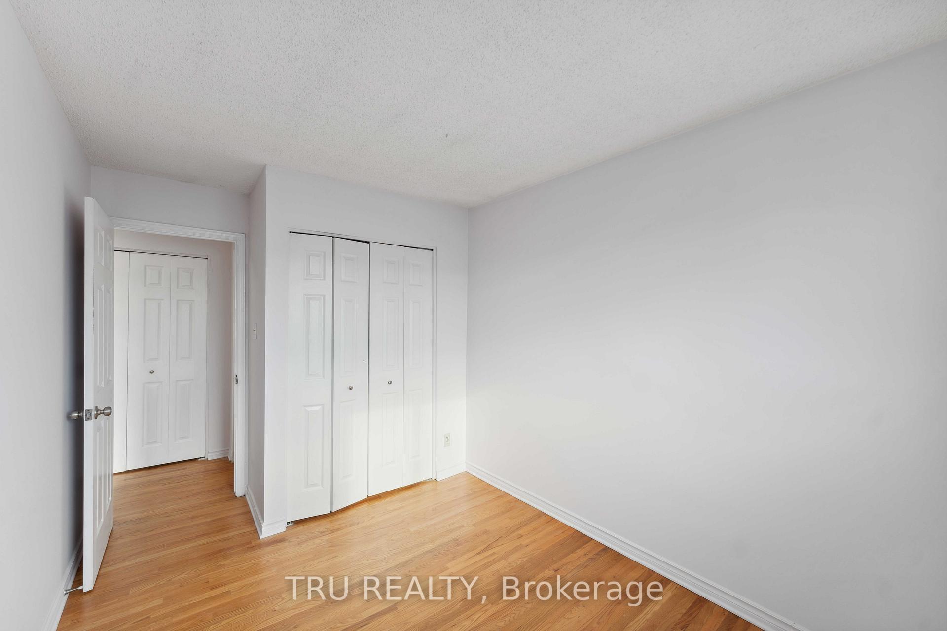 Photo 15 of 85 Hadley Circle, Ottawa, Bells Corners — HOMEH