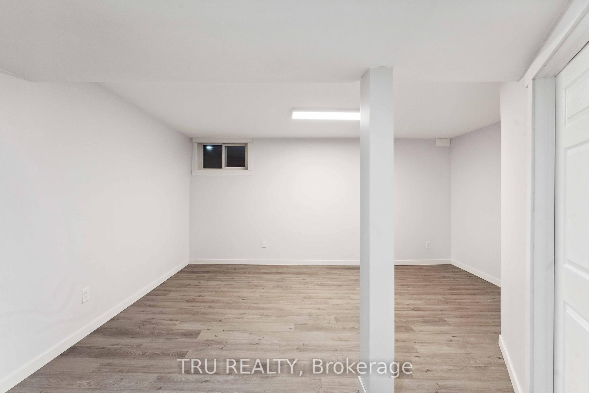 Photo 17 of 85 Hadley Circle, Ottawa, Bells Corners — HOMEH
