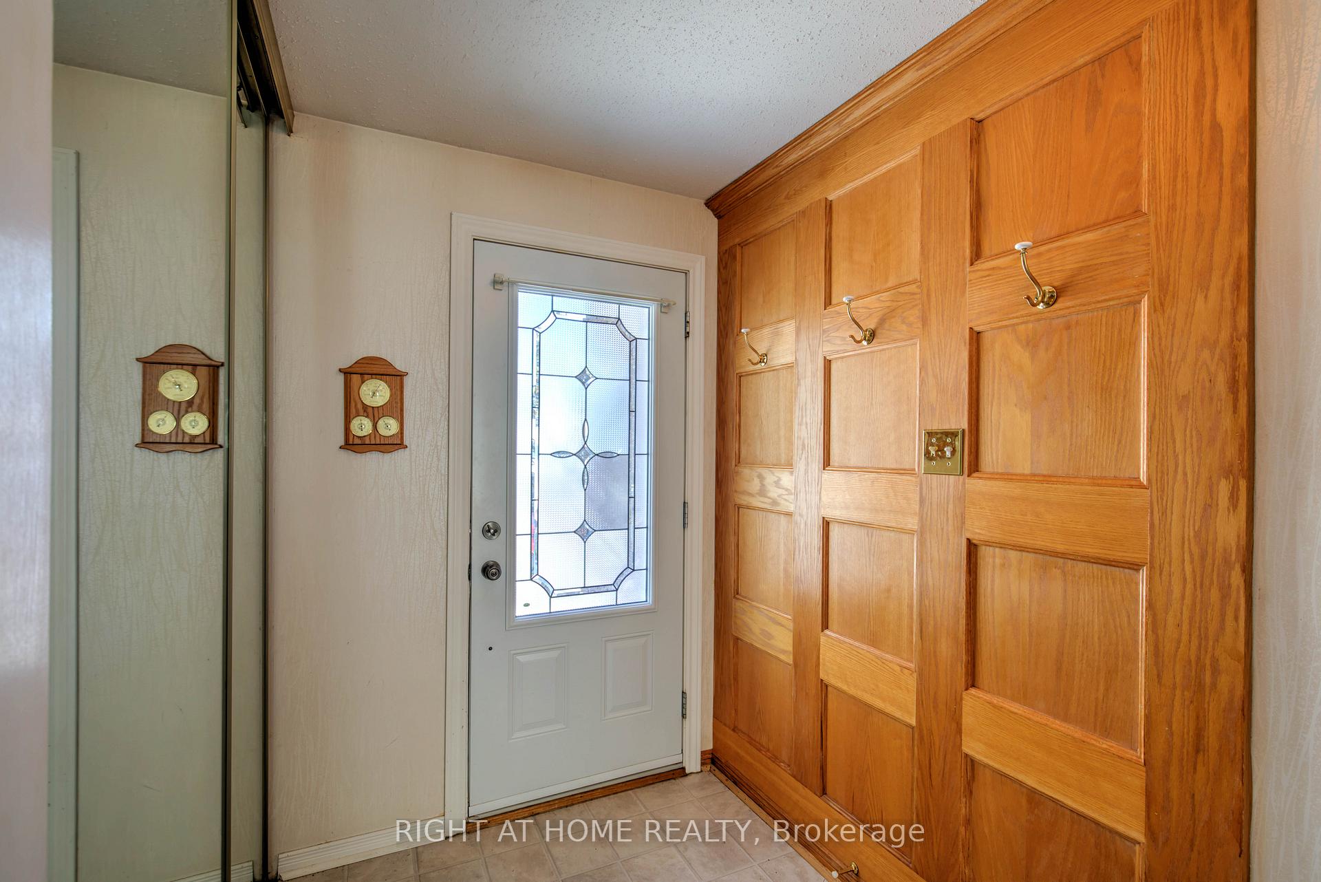 Photo 5 of 1223 Cedarcroft Crescent, Ottawa, Pineview — HOMEH
