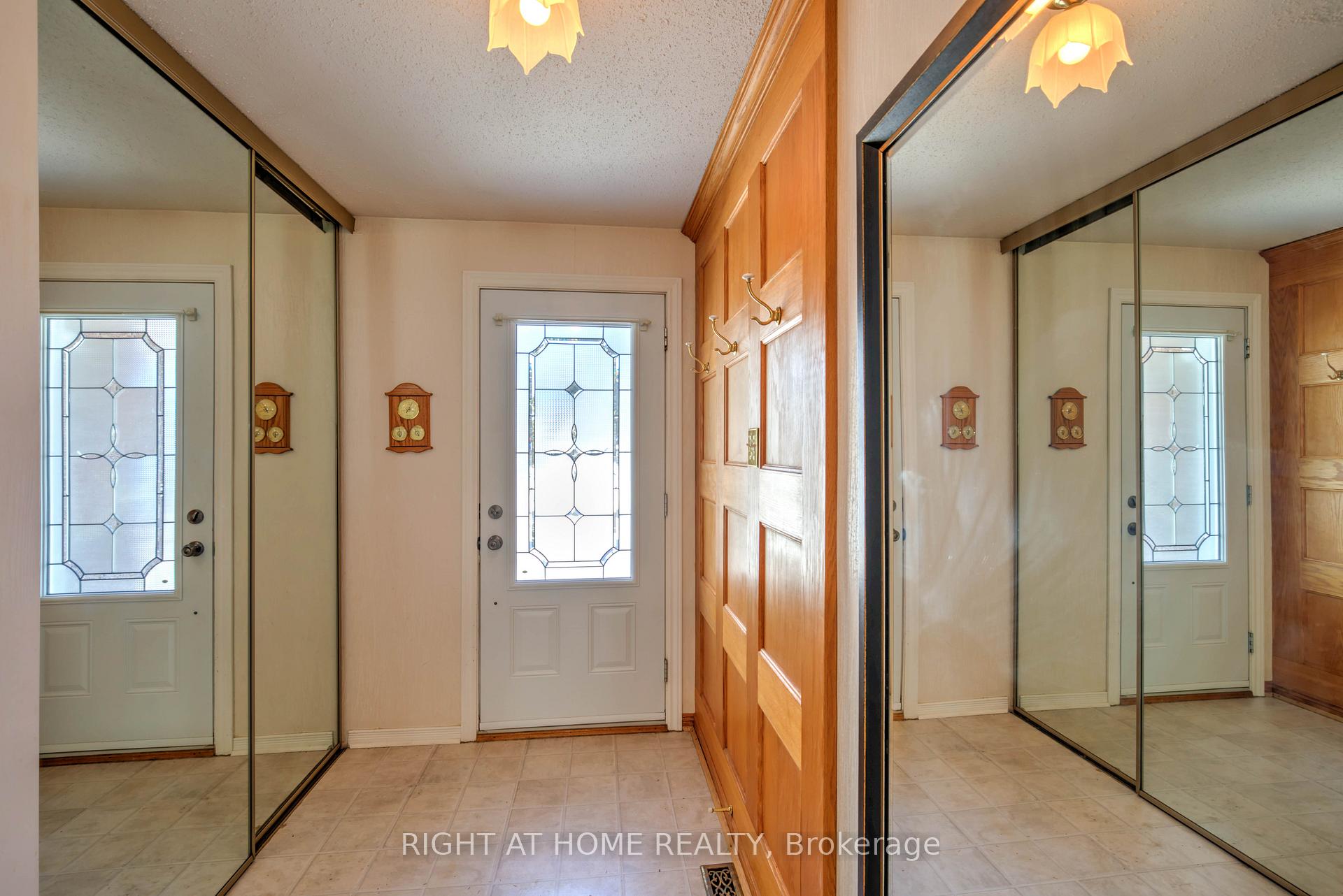 Photo 4 of 1223 Cedarcroft Crescent, Ottawa, Pineview — HOMEH