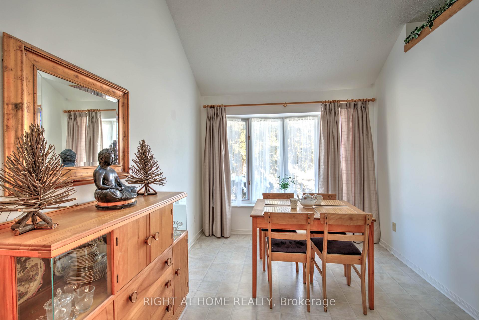 Photo 6 of 1223 Cedarcroft Crescent, Ottawa, Pineview — HOMEH