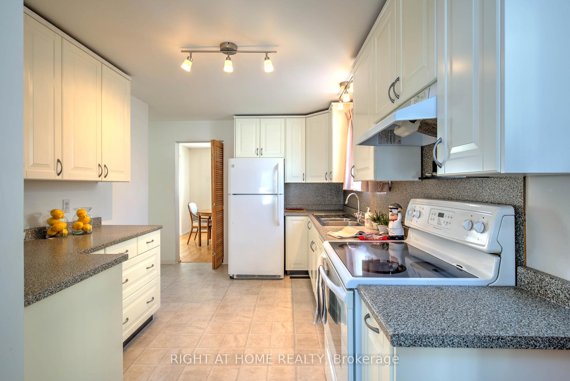 Photo 8 of 1223 Cedarcroft Crescent, Ottawa, Pineview — HOMEH