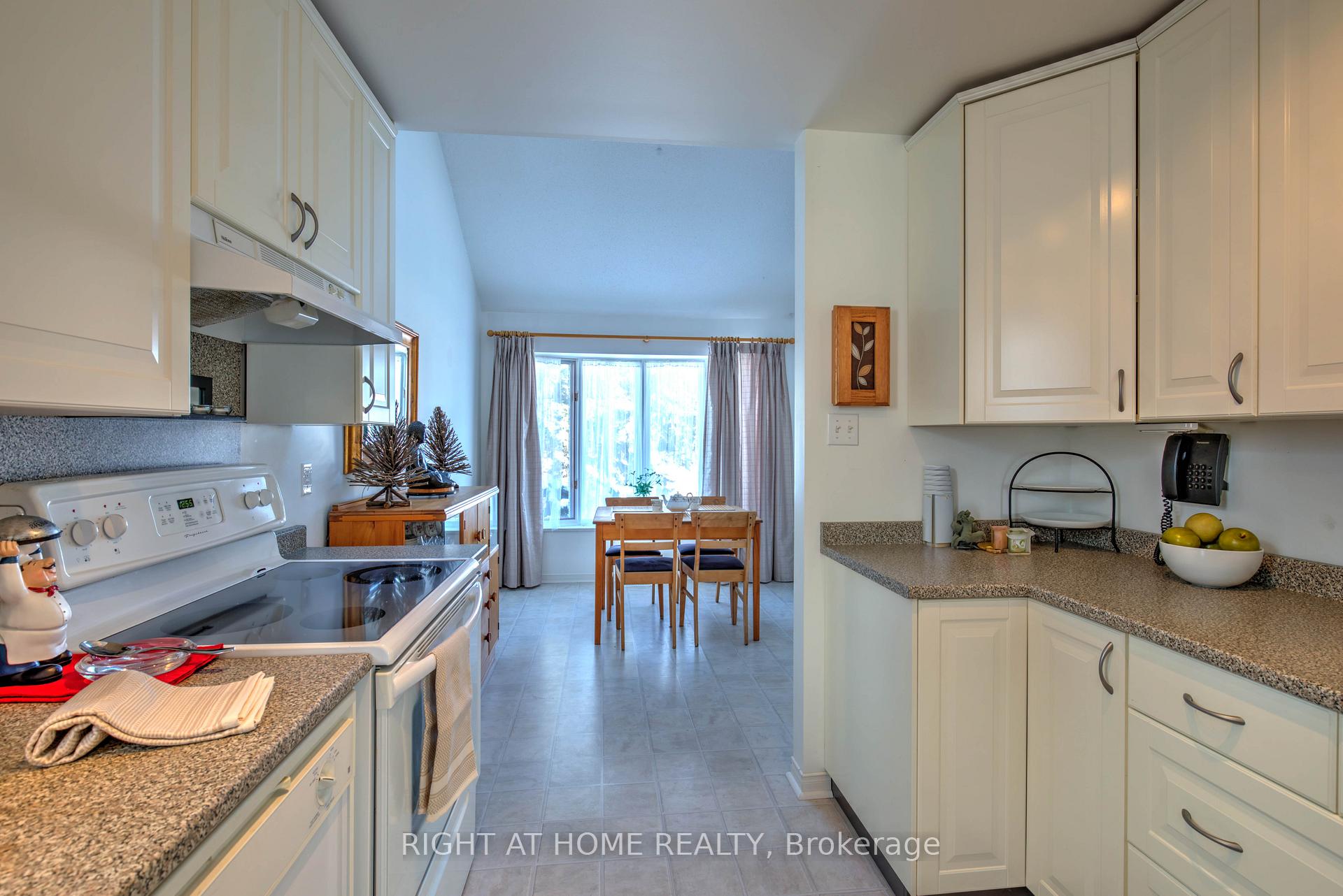 Photo 9 of 1223 Cedarcroft Crescent, Ottawa, Pineview — HOMEH