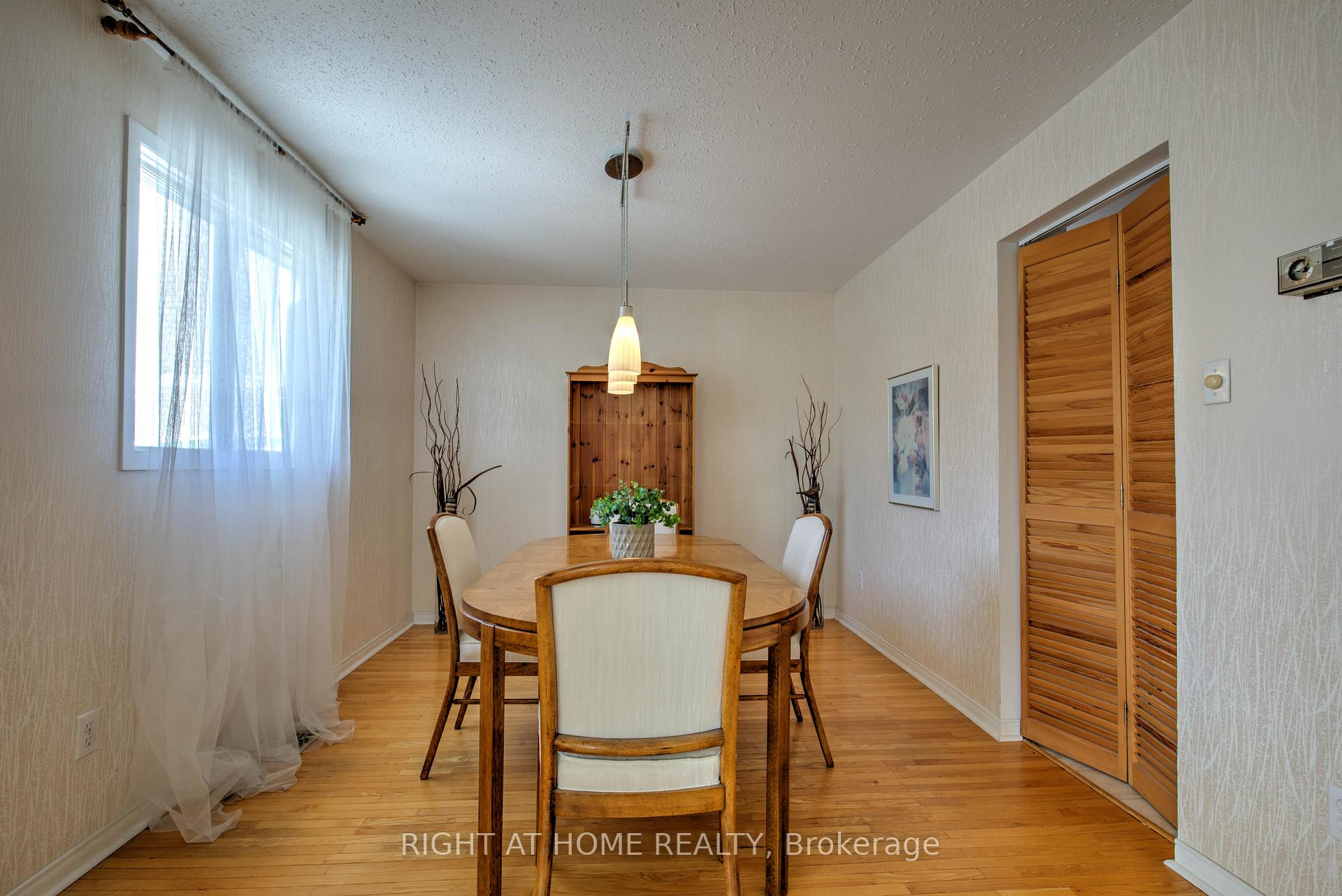 Photo 16 of 1223 Cedarcroft Crescent, Ottawa, Pineview — HOMEH
