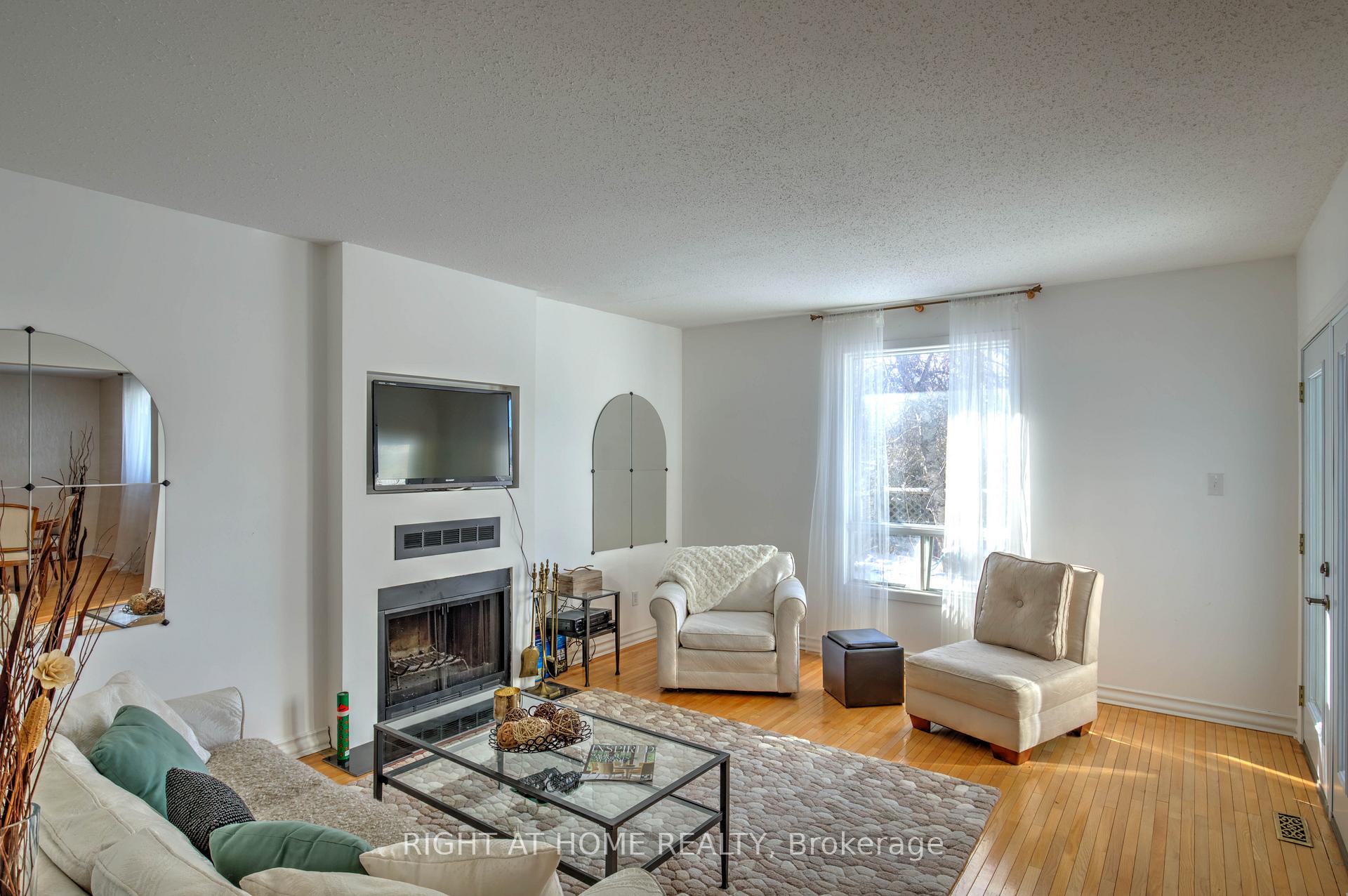 Photo 14 of 1223 Cedarcroft Crescent, Ottawa, Pineview — HOMEH