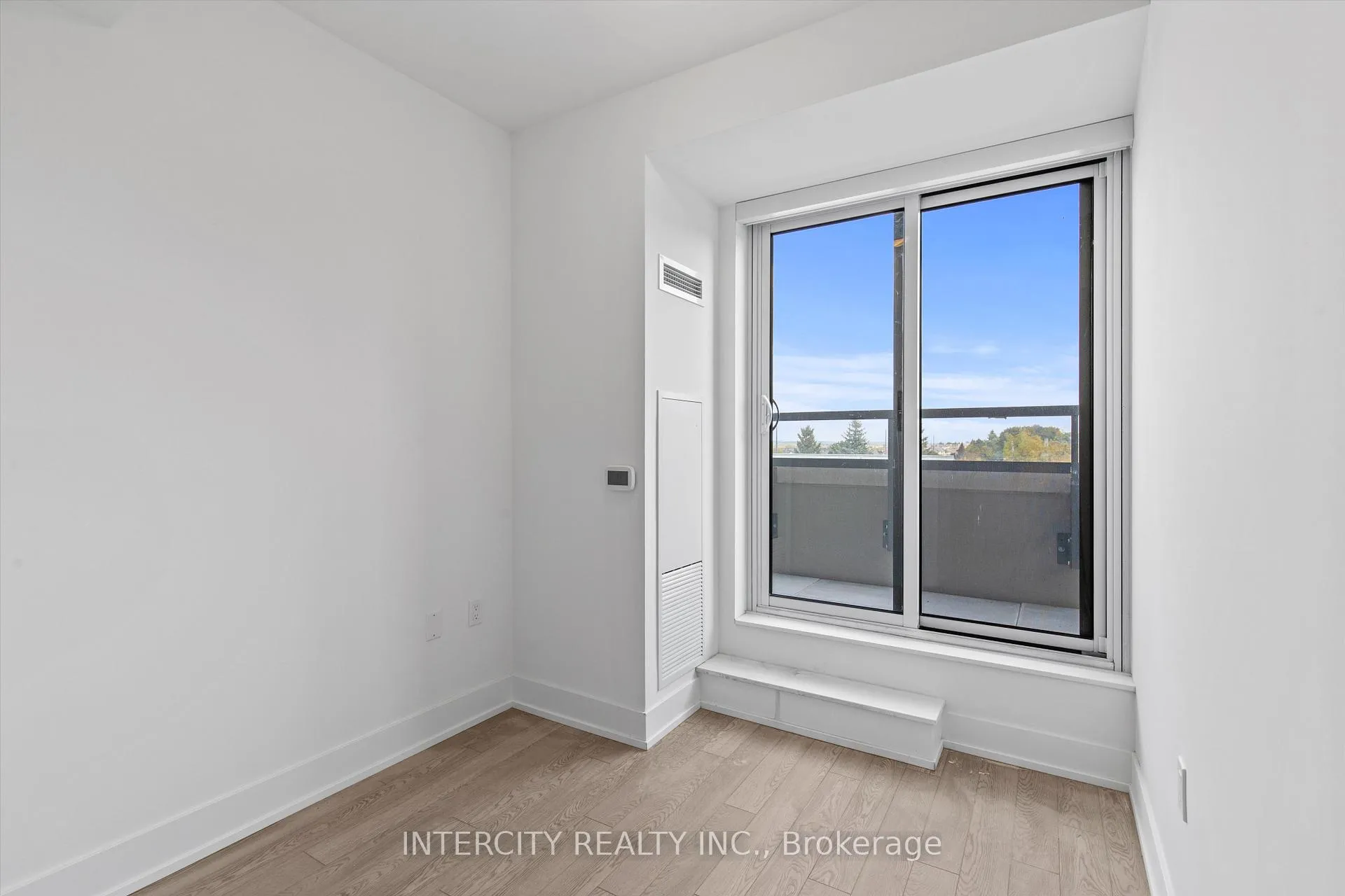 Photo 7 of Unit 349, 2075 King Road, King, King City — HOMEH