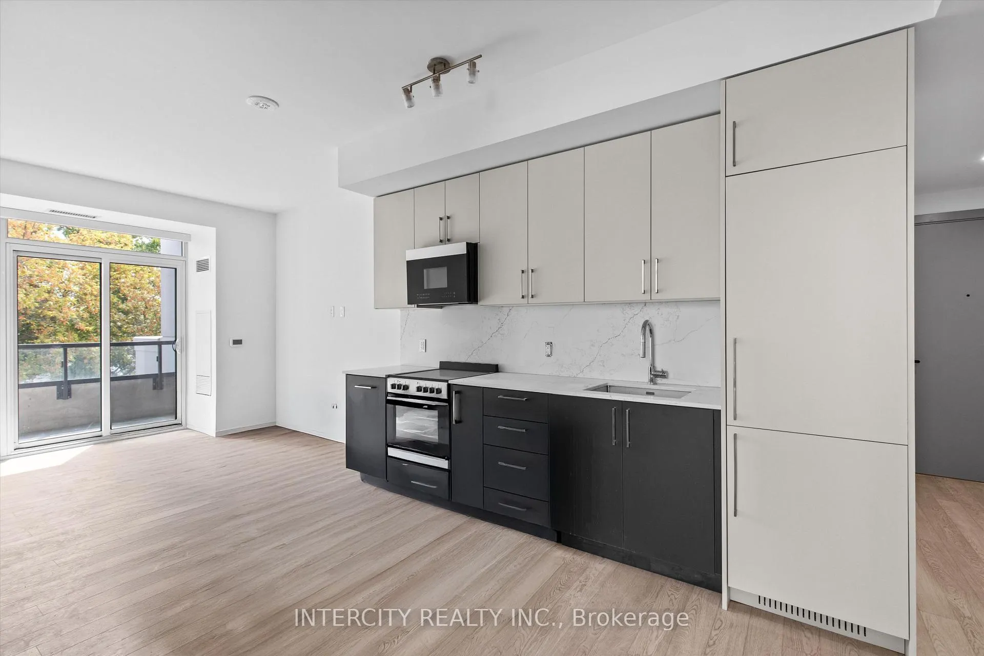 Photo 10 of Unit 349, 2075 King Road, King, King City — HOMEH