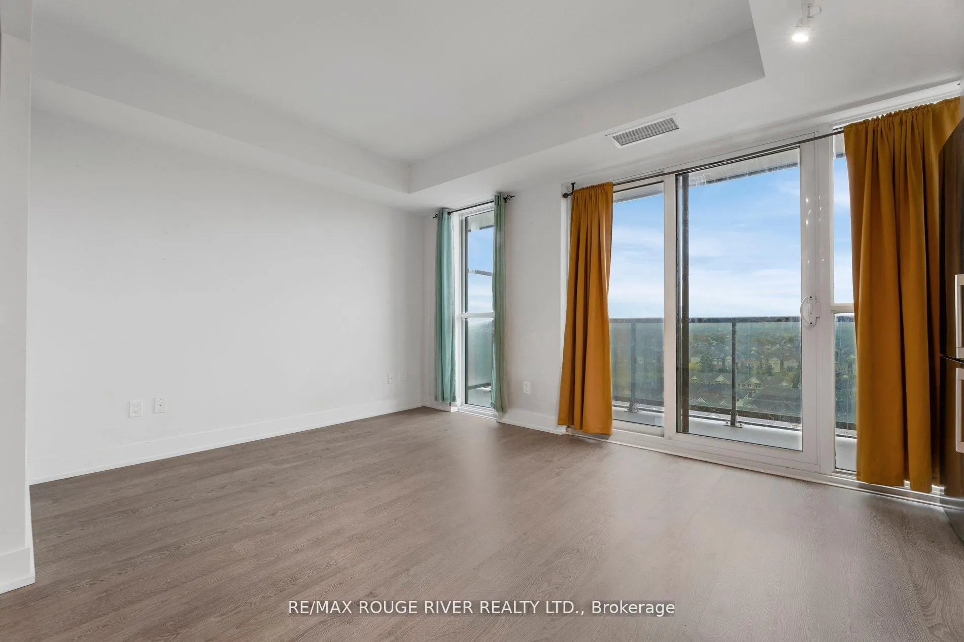 Photo 9 of Unit 1001, 2550 Simcoe Street, Oshawa, Windfields — HOMEH