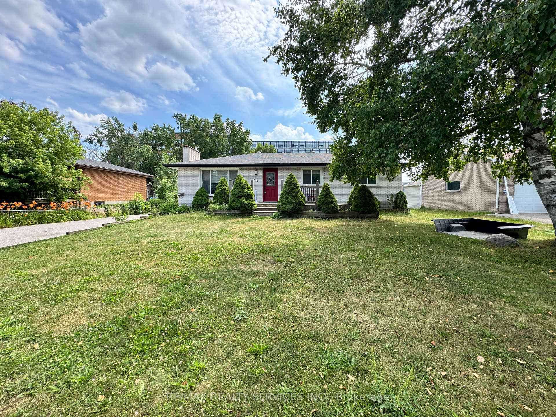 Photo 1 of 211 Kenneth Avenue, Barrie, Painswick South — HOMEH