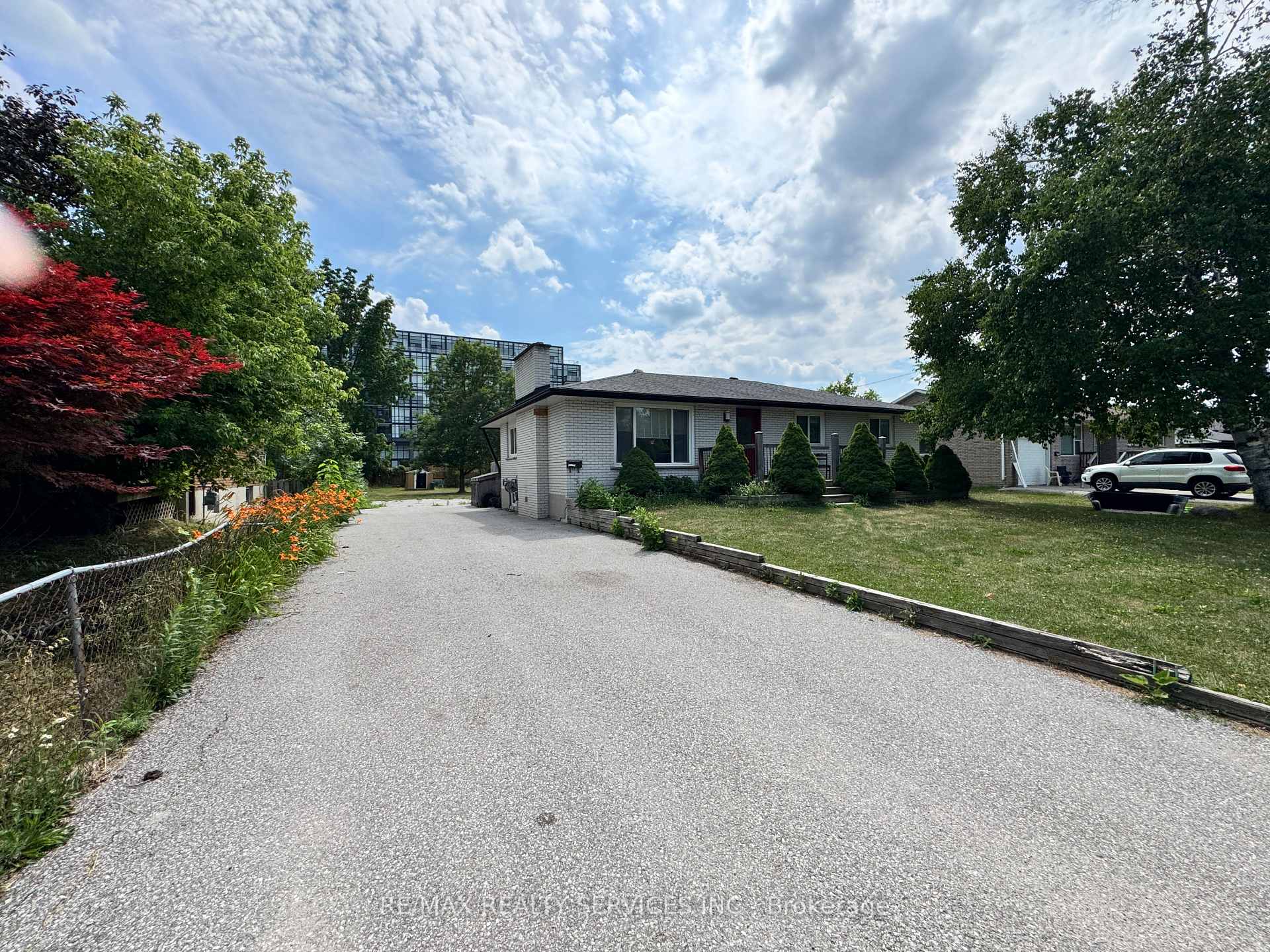 Photo 7 of 211 Kenneth Avenue, Barrie, Painswick South — HOMEH