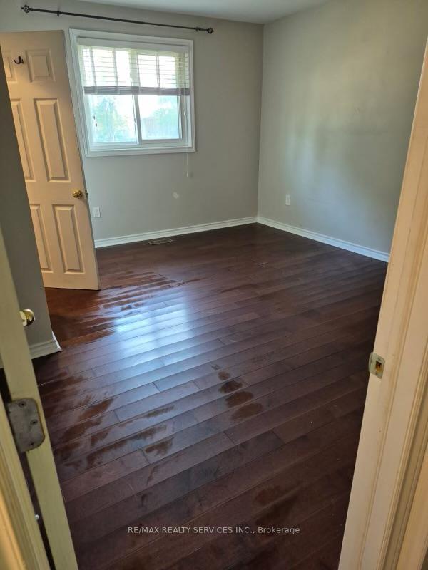 Photo 4 of 211 Kenneth Avenue, Barrie, Painswick South — HOMEH