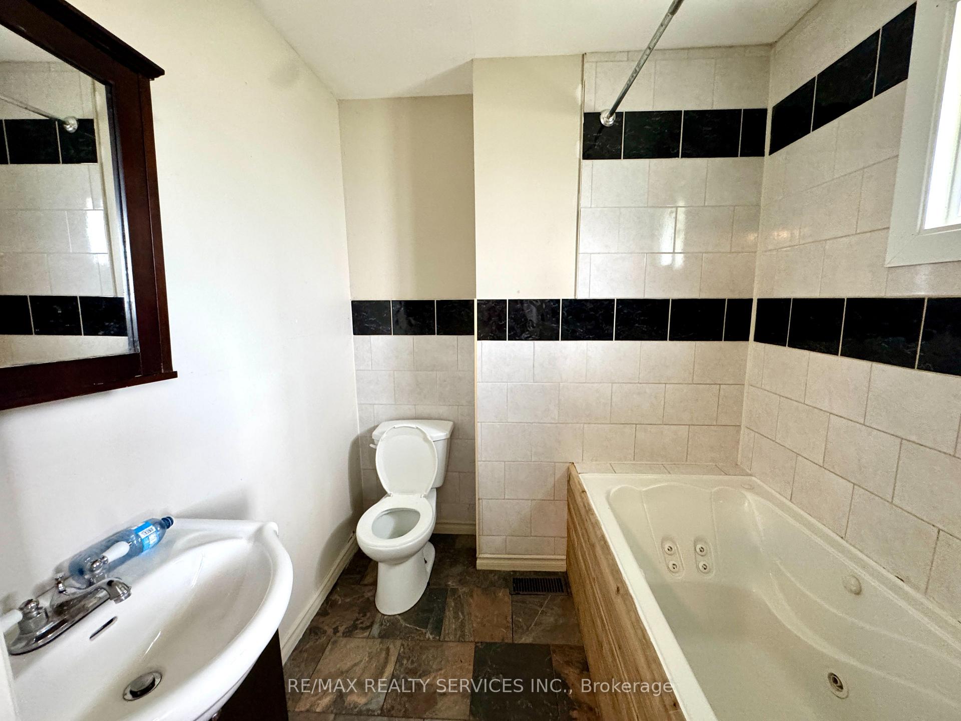 Photo 9 of 211 Kenneth Avenue, Barrie, Painswick South — HOMEH