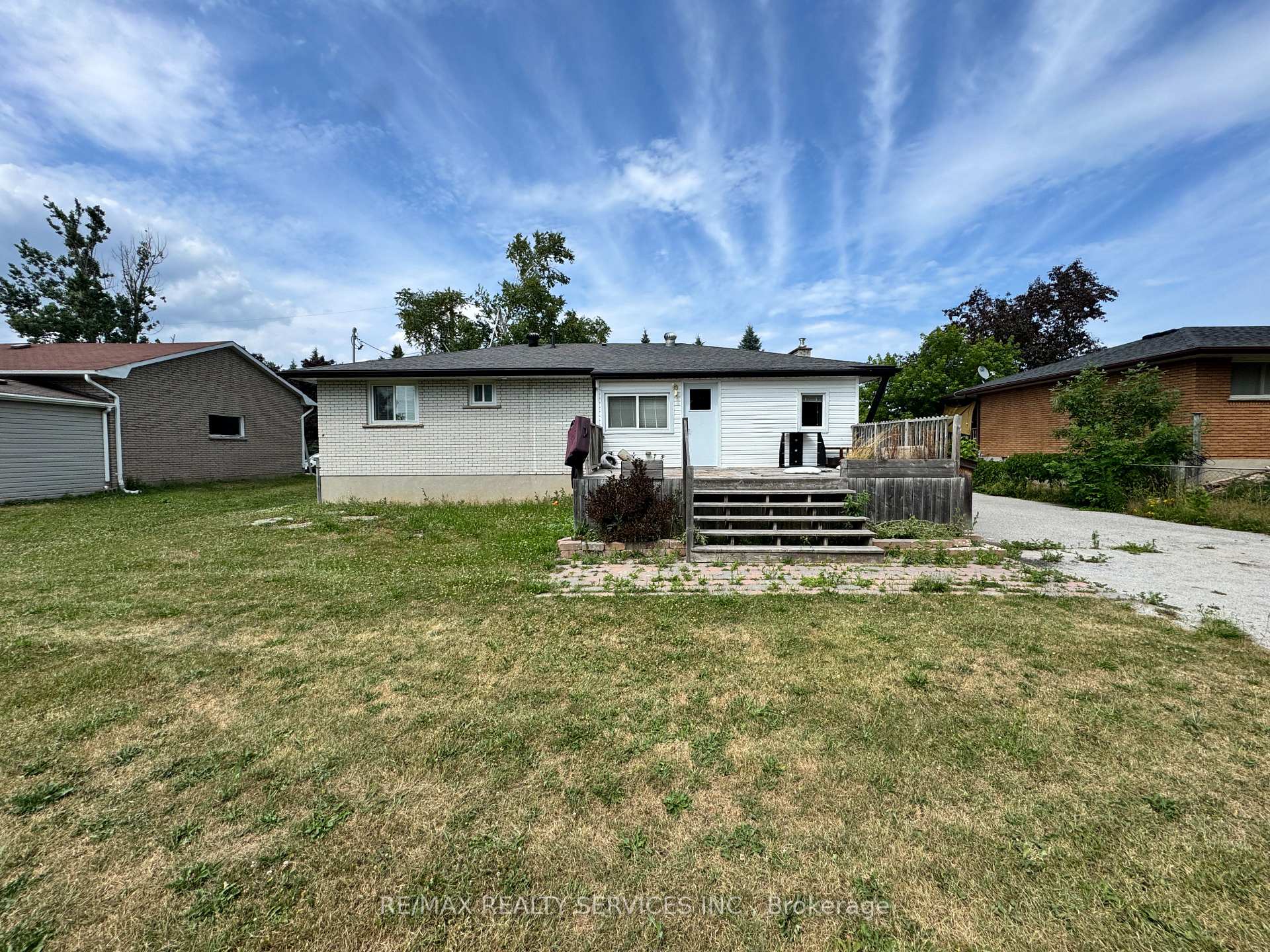 Photo 11 of 211 Kenneth Avenue, Barrie, Painswick South — HOMEH