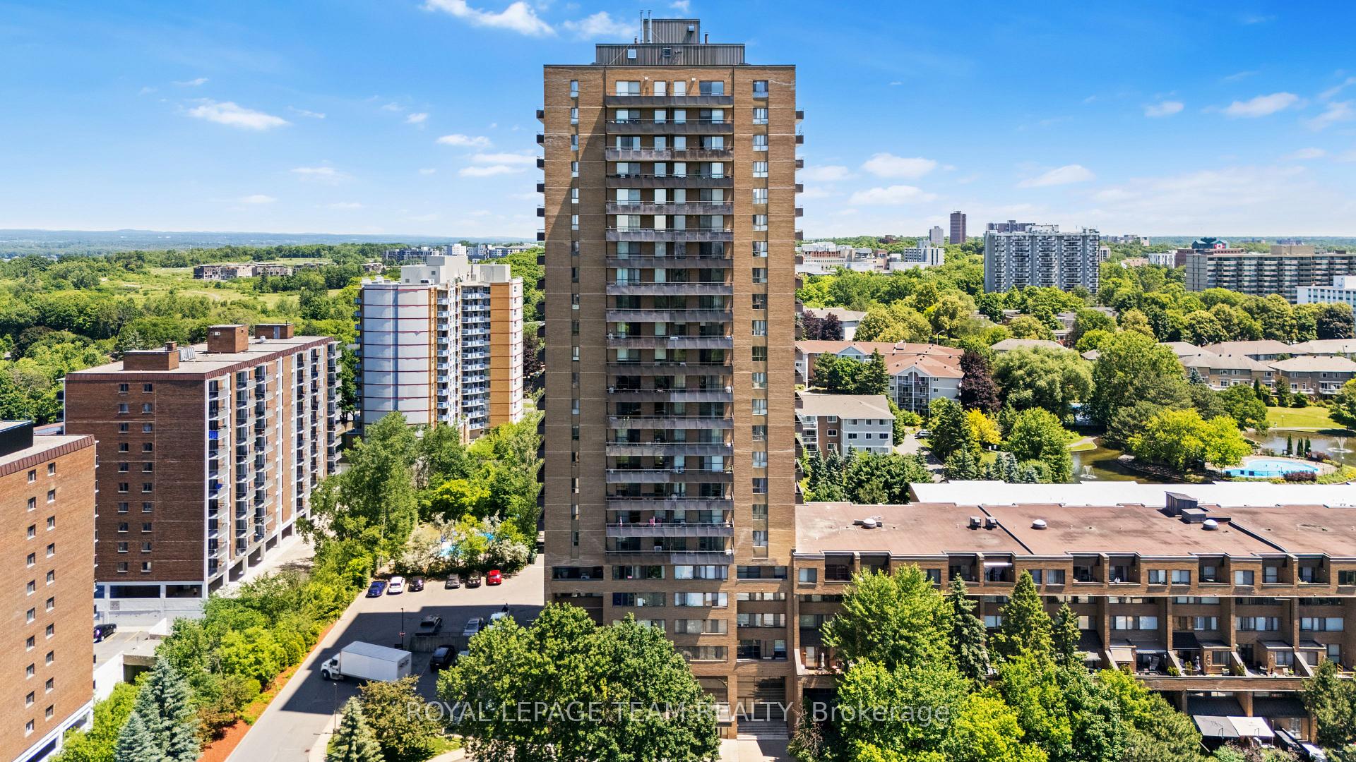 Front of Unit 2406, 505 St. Laurent Boulevard