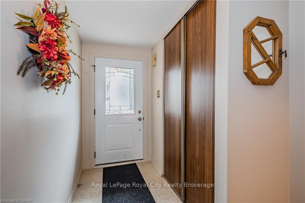 Photo 4 of Unit 5, 2 Worton Avenue, Guelph, Willow West/Sugarbush/West Acres — HOMEH