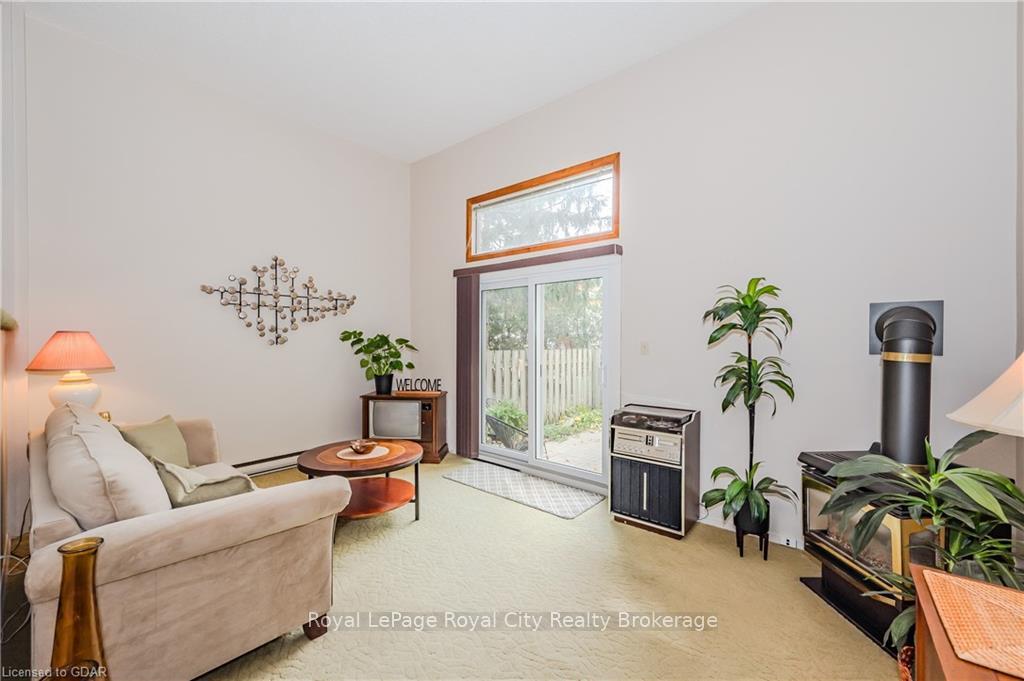 Photo 5 of Unit 5, 2 Worton Avenue, Guelph, Willow West/Sugarbush/West Acres — HOMEH