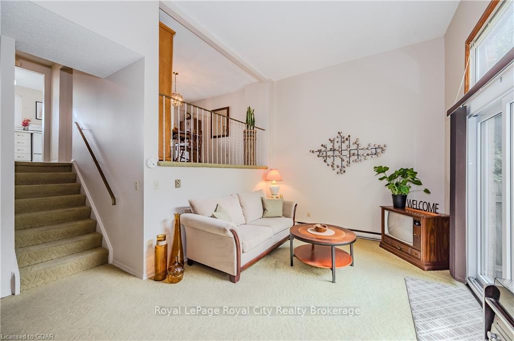 Photo 6 of Unit 5, 2 Worton Avenue, Guelph, Willow West/Sugarbush/West Acres — HOMEH