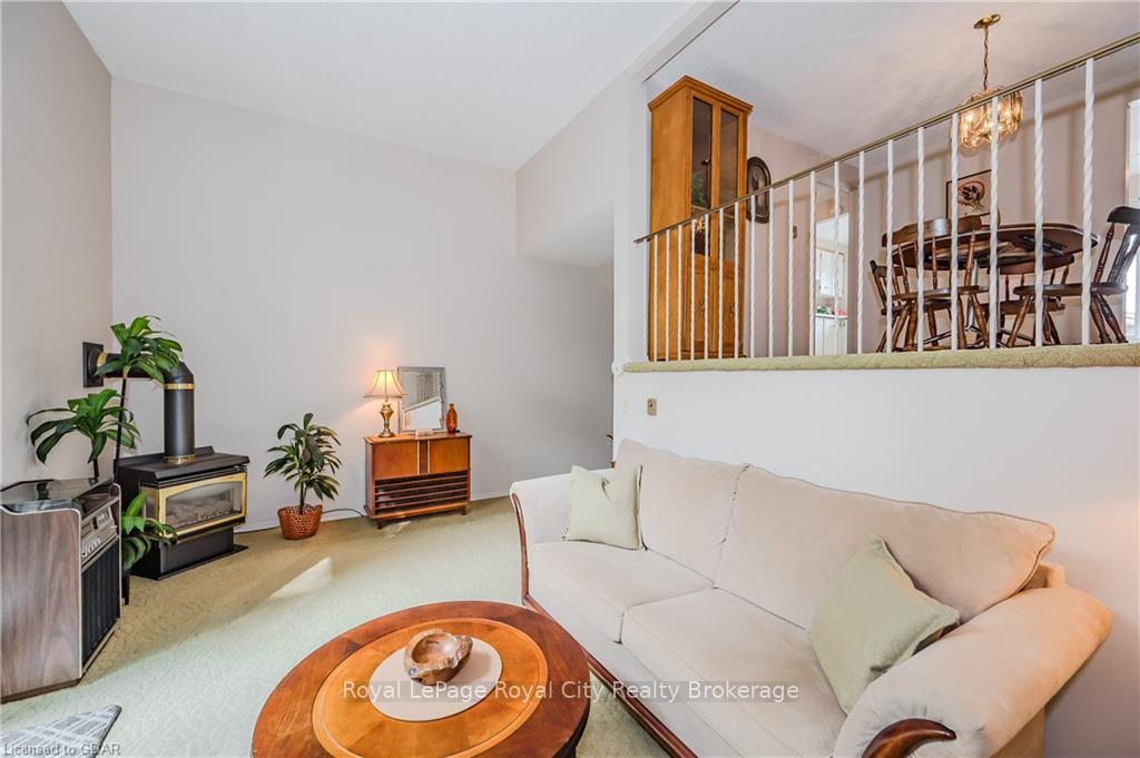 Photo 7 of Unit 5, 2 Worton Avenue, Guelph, Willow West/Sugarbush/West Acres — HOMEH